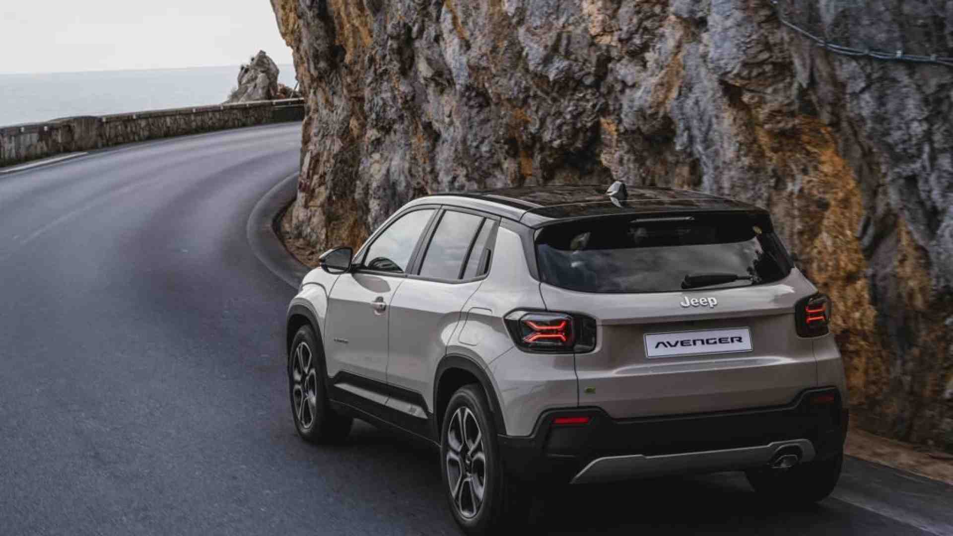 Immagine di Jeep, l'anno d'oro di Avenger. E ora è anche ibrida