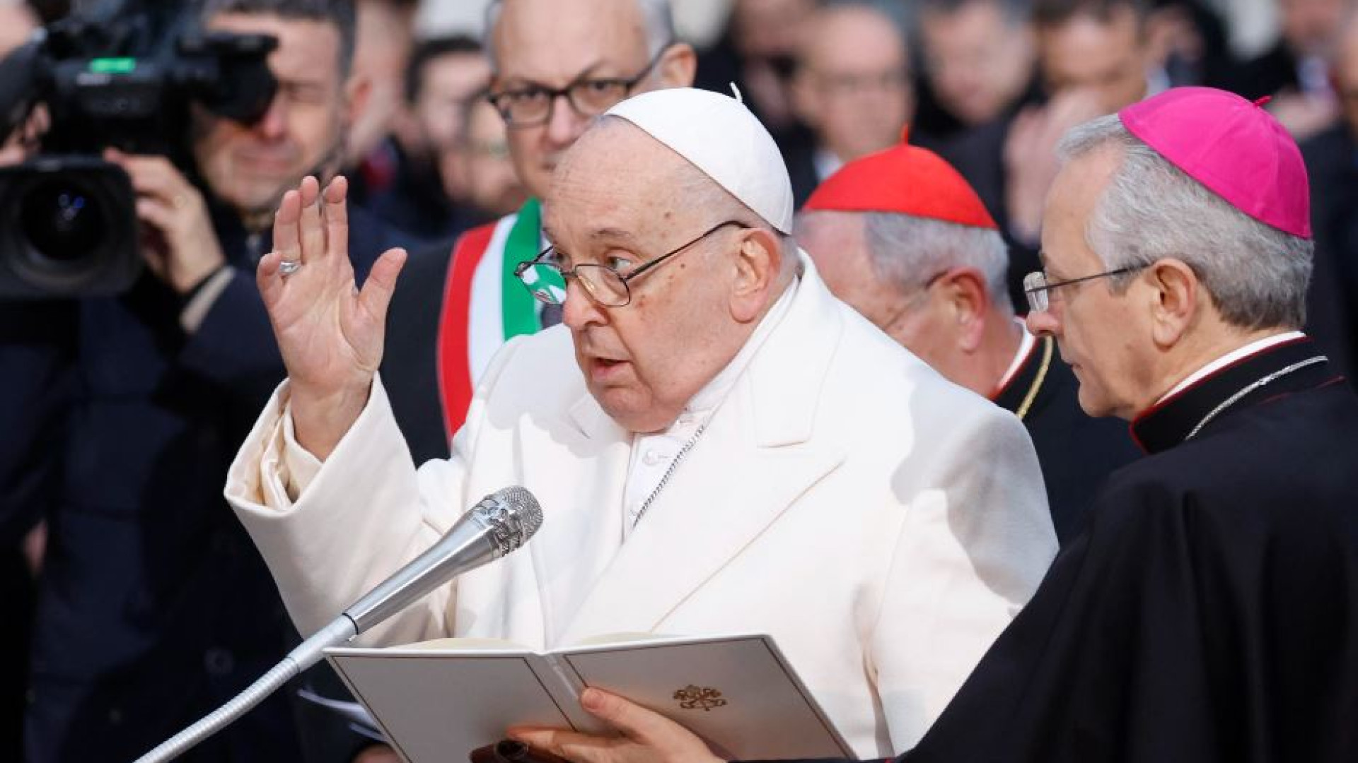 Immagine di Il Papa prega per la pace e per le donne vittime di violenza