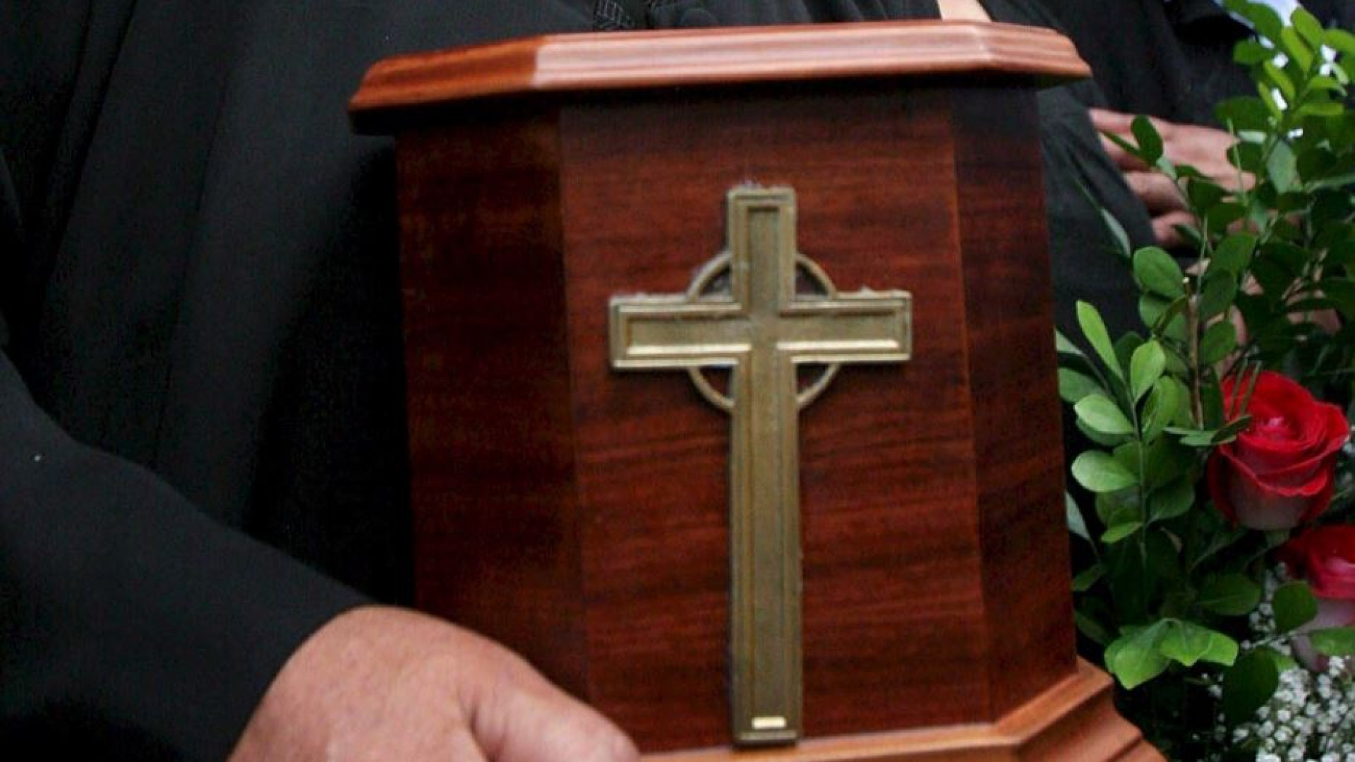 Immagine di In casa o in luogo sacro: perché le ceneri dei defunti non vanno disperse