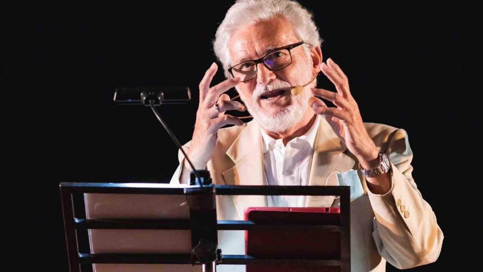 Immagine di Il romanzo postumo di Roberto Pazzi, tra visibile e invisibile