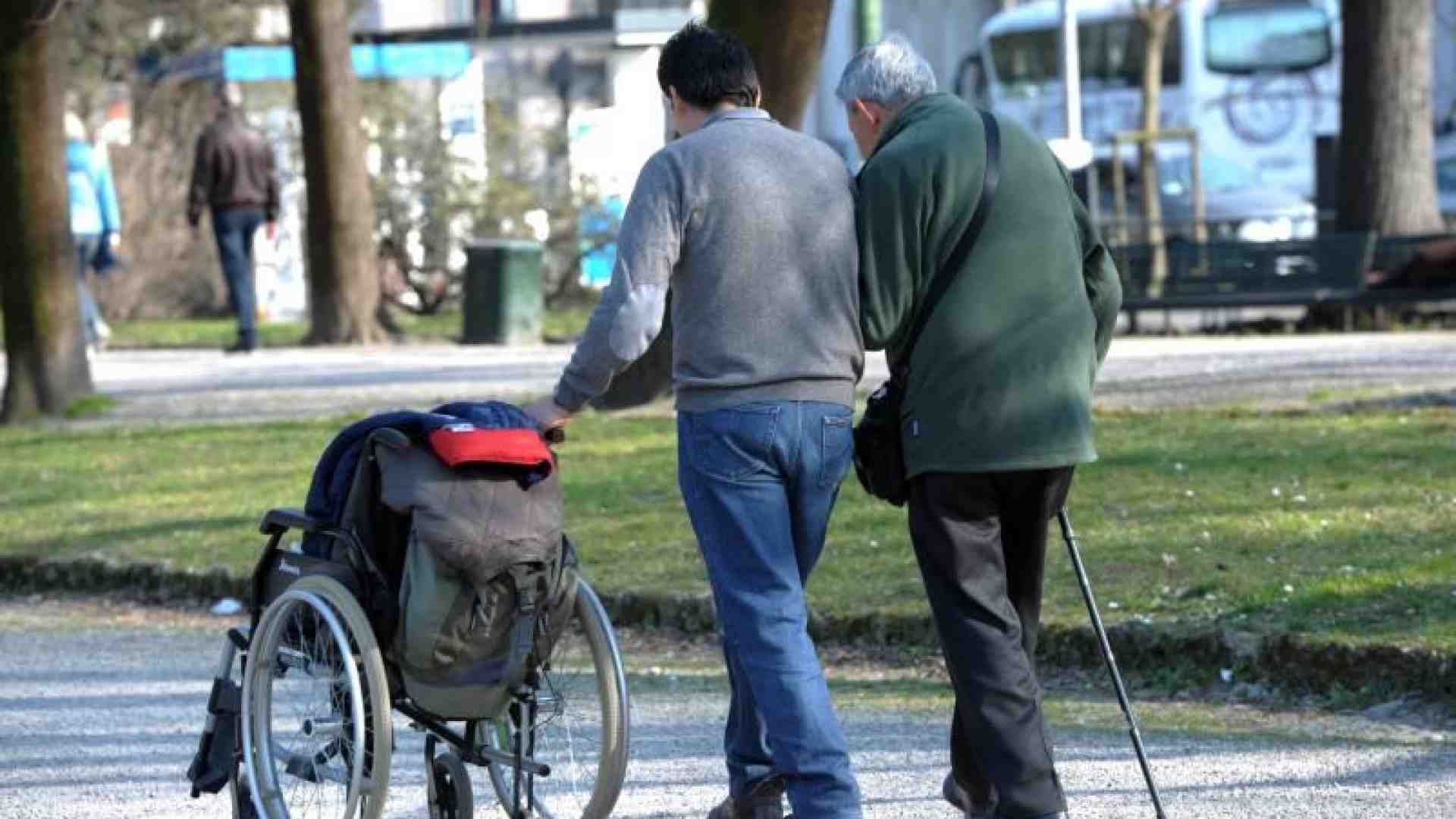 Immagine di Le famiglie non bastano più, serve un nuovo welfare per anziani e disabili