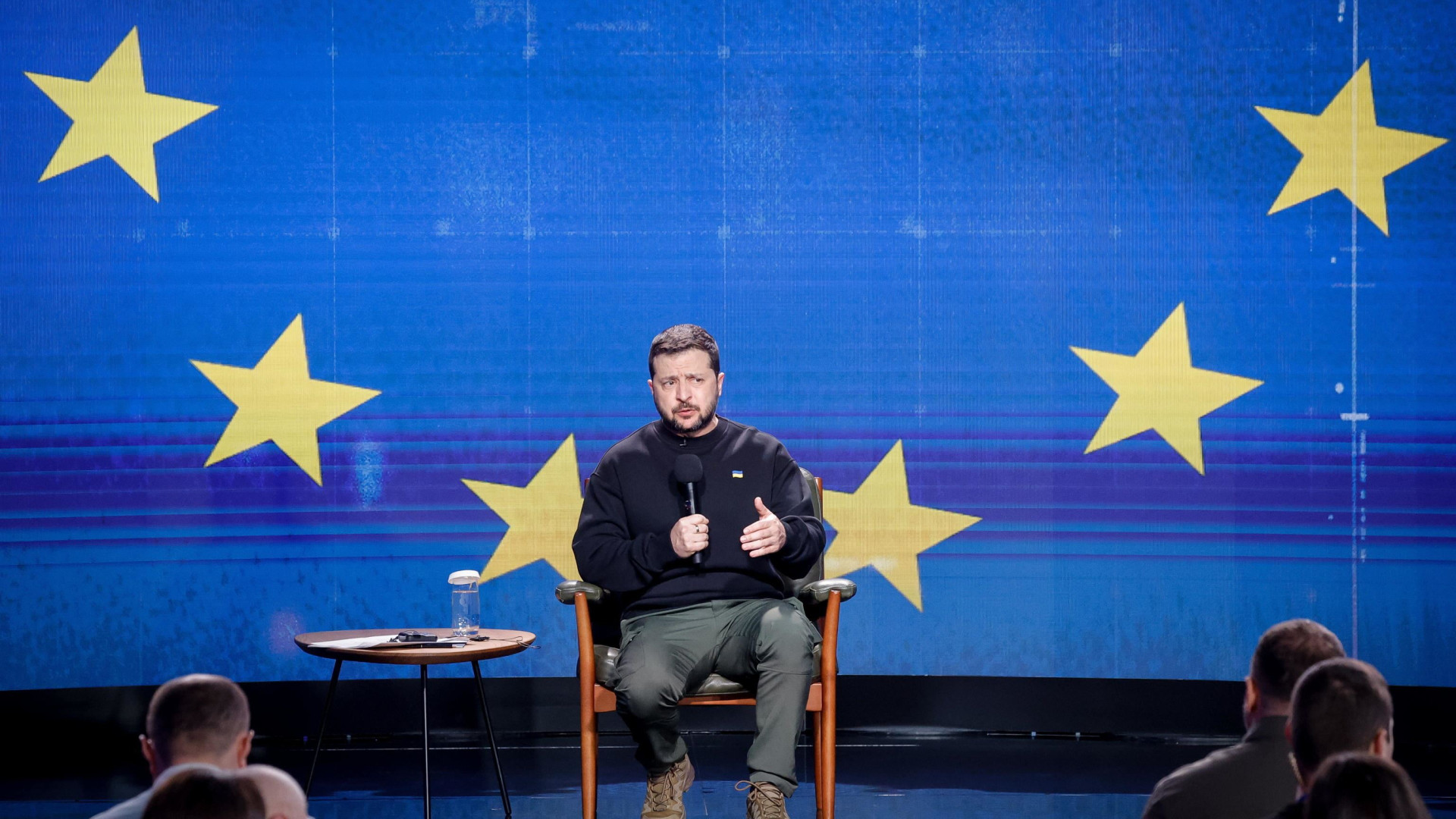 Immagine di Zelensky: «L'esercito vuole mobilitare 500mila persone»