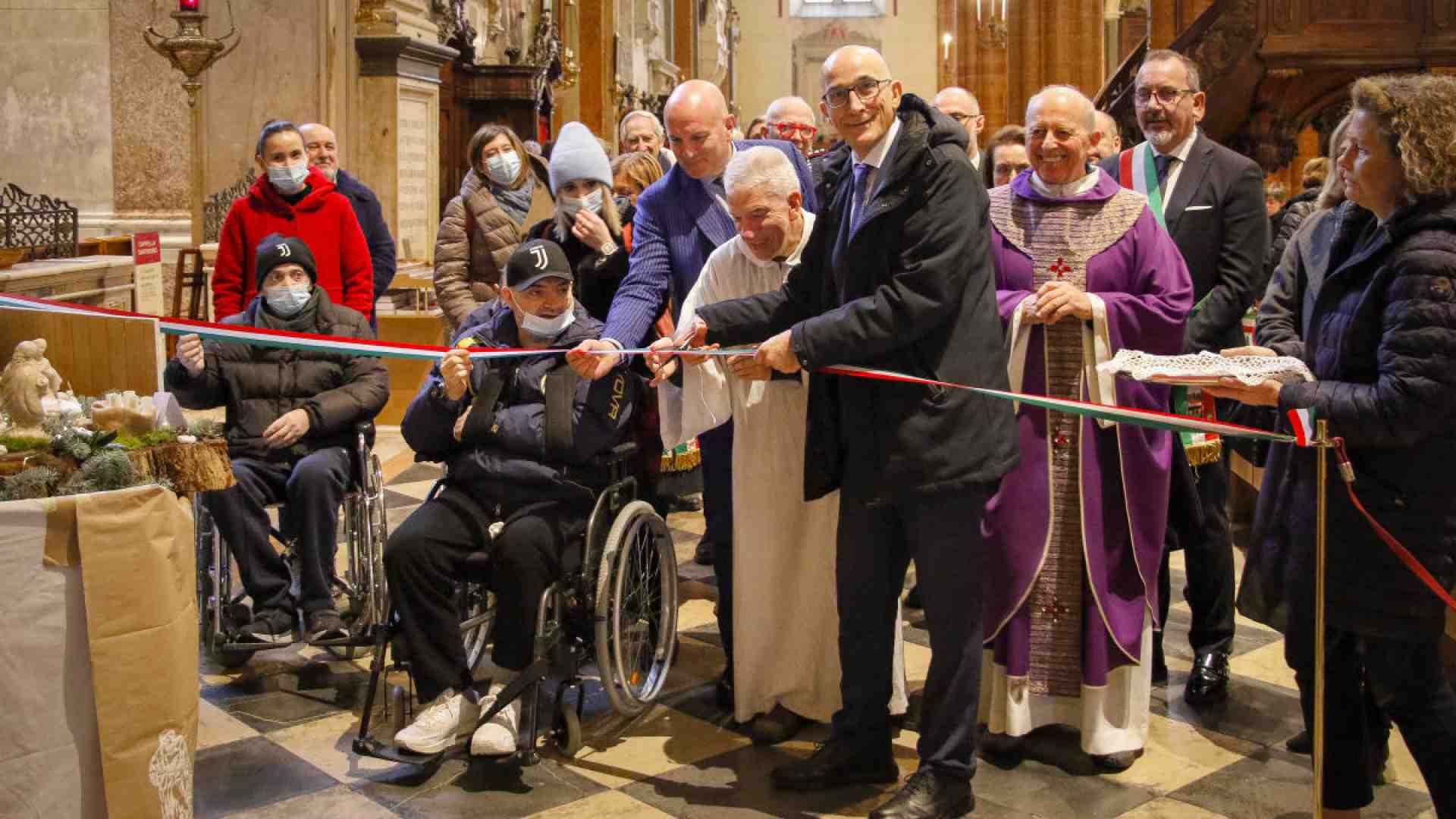 Immagine di Inaugurata in Duomo la mostra dei presepi dei Ceod dell'Ulss 9