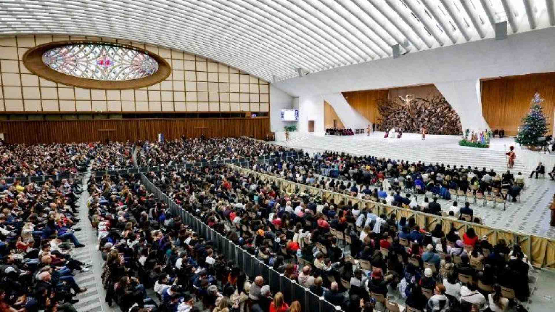 Immagine di «Bene cresce in silenzio. Occhio ai social luogo del trucco»