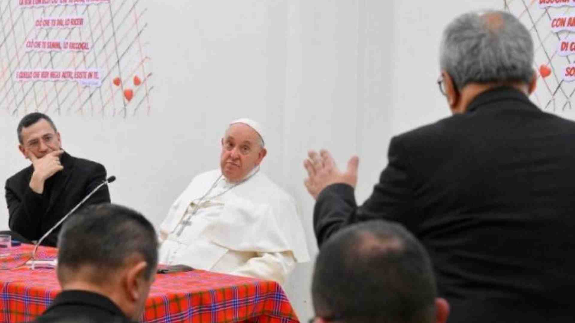 Immagine di Papa in visita ad Acilia incontra i sacerdoti