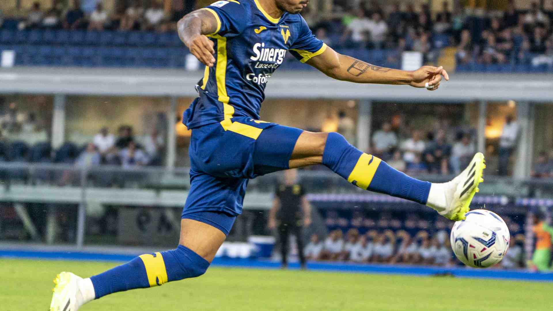 Immagine di L'Hellas batte 2-0 il Cagliari e si regala un ottimo Natale