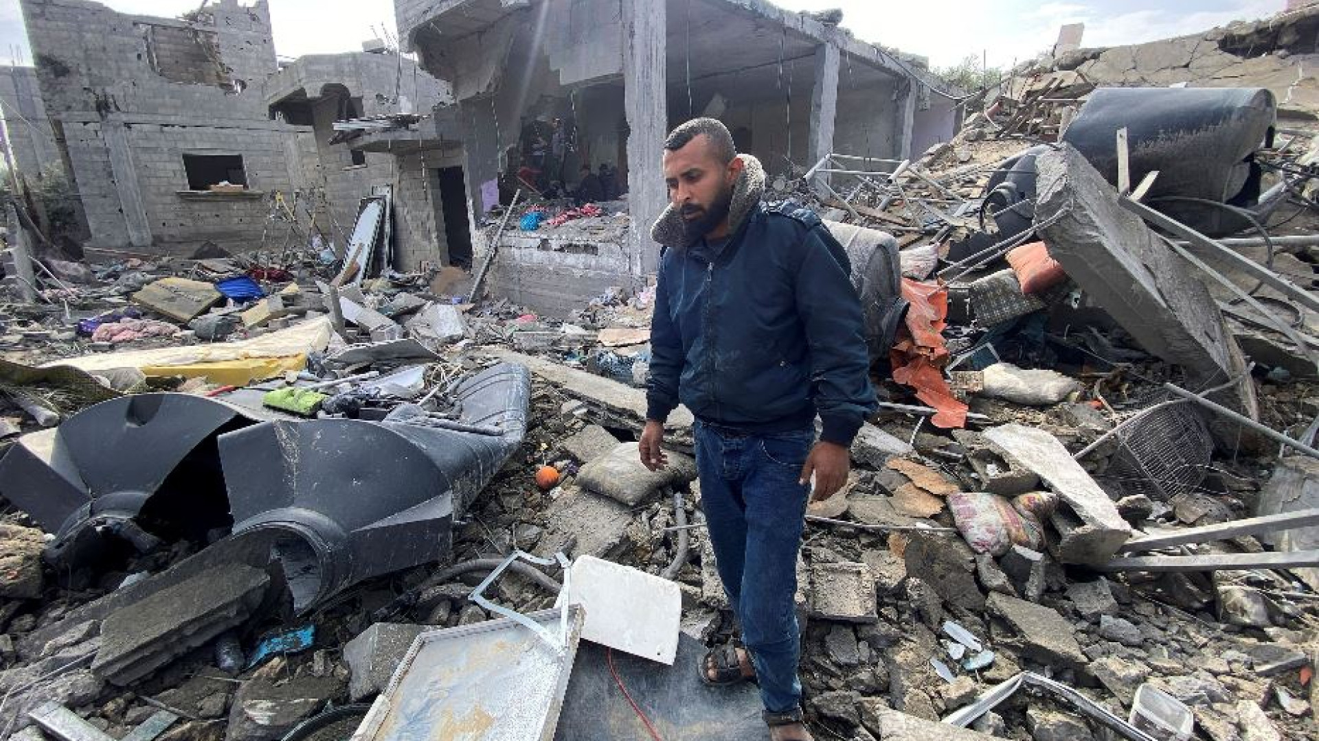 Immagine di Natale di sangue e di lutto, oltre 100 morti a Gaza