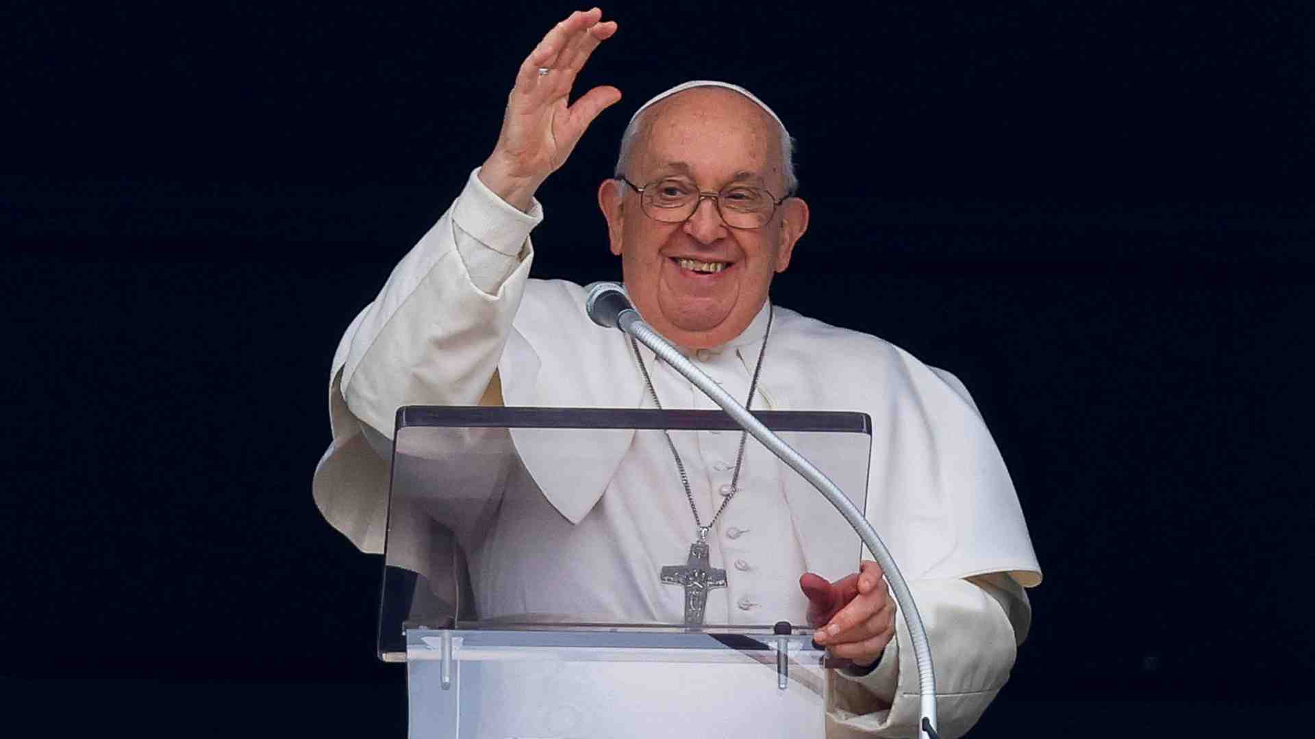 Immagine di All'Angelus il Papa prega per la pace e per i perseguitati