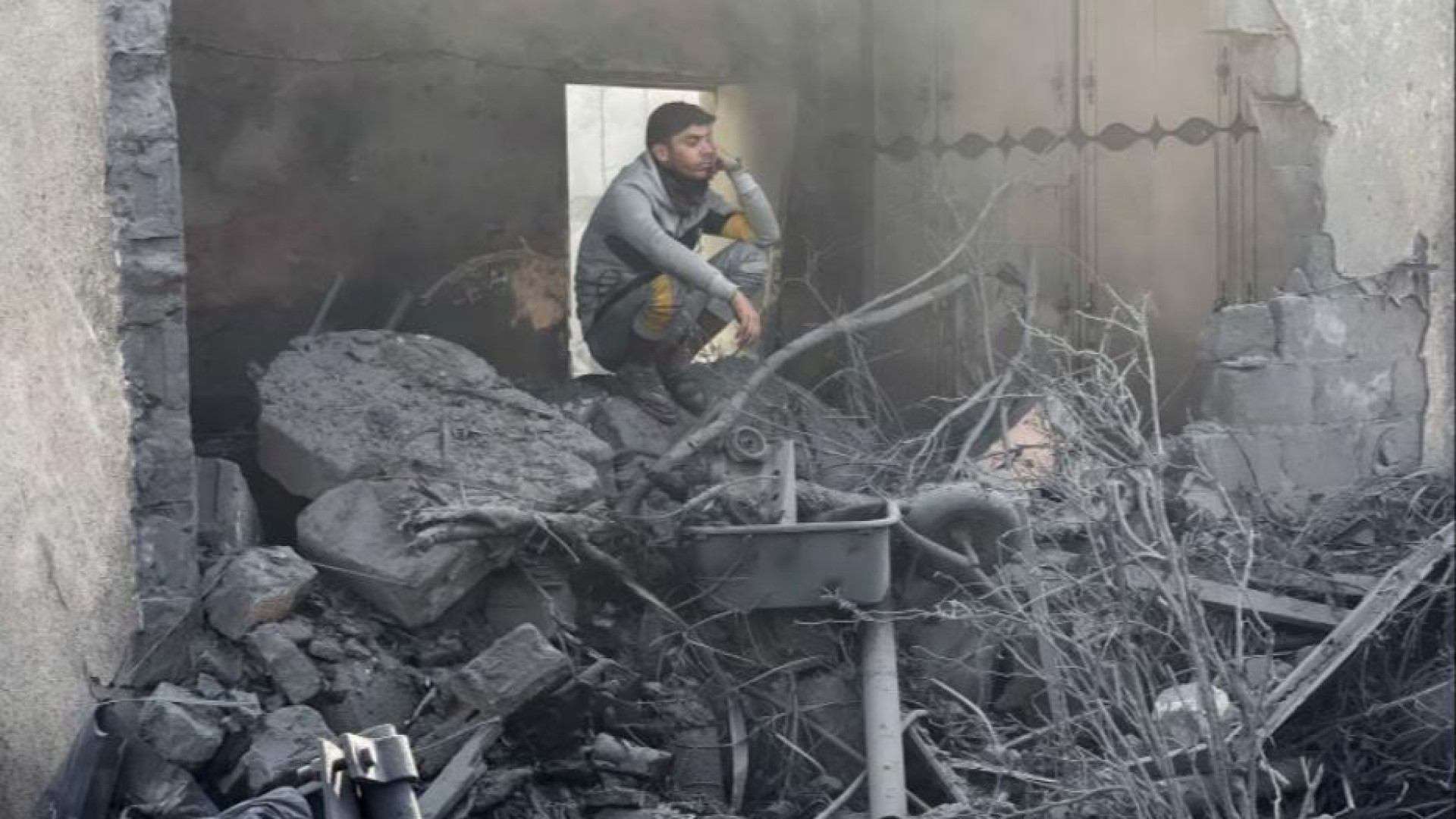 Immagine di Israeliani e palestinesi insieme con un solo Stato e l’autonomia