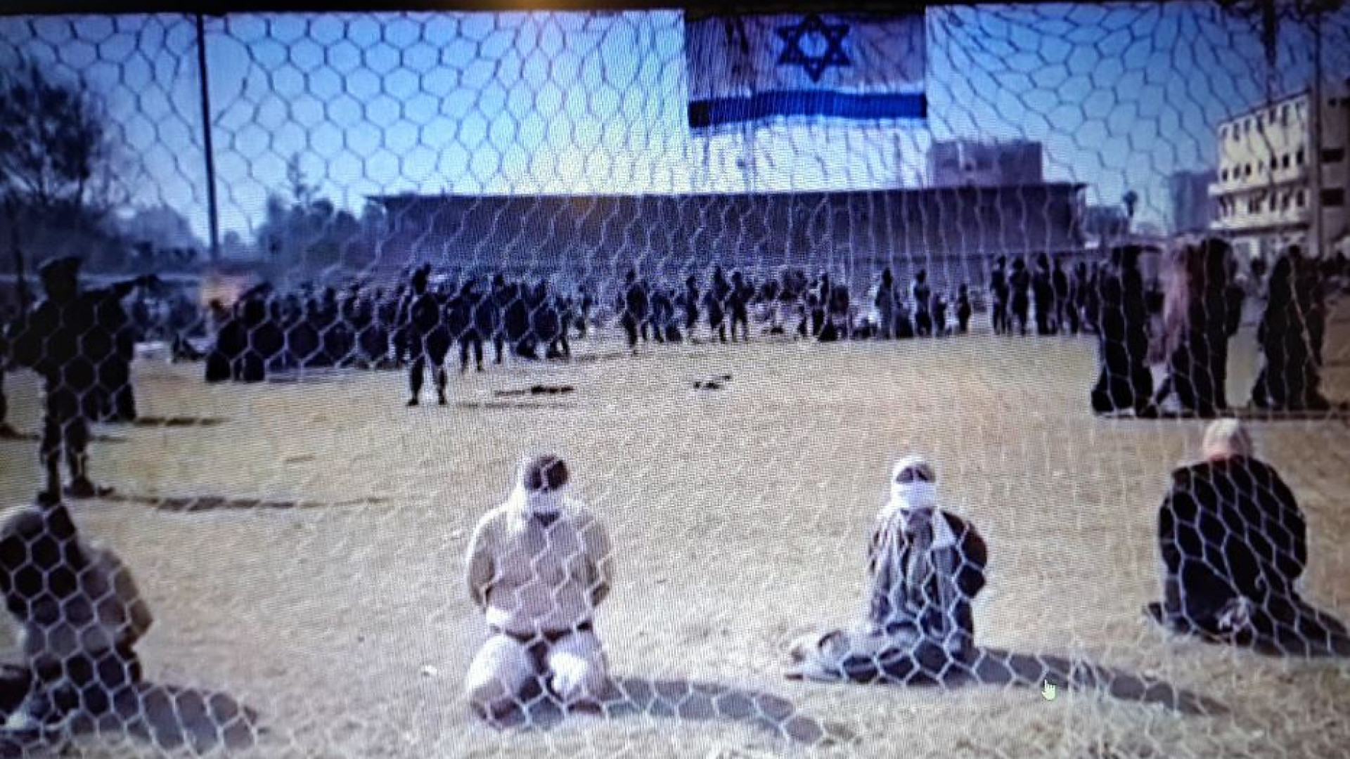 Immagine di Gaza, oltre 200 vittime in 24 ore. Video-choc: bimbi rinchiusi nello stadio