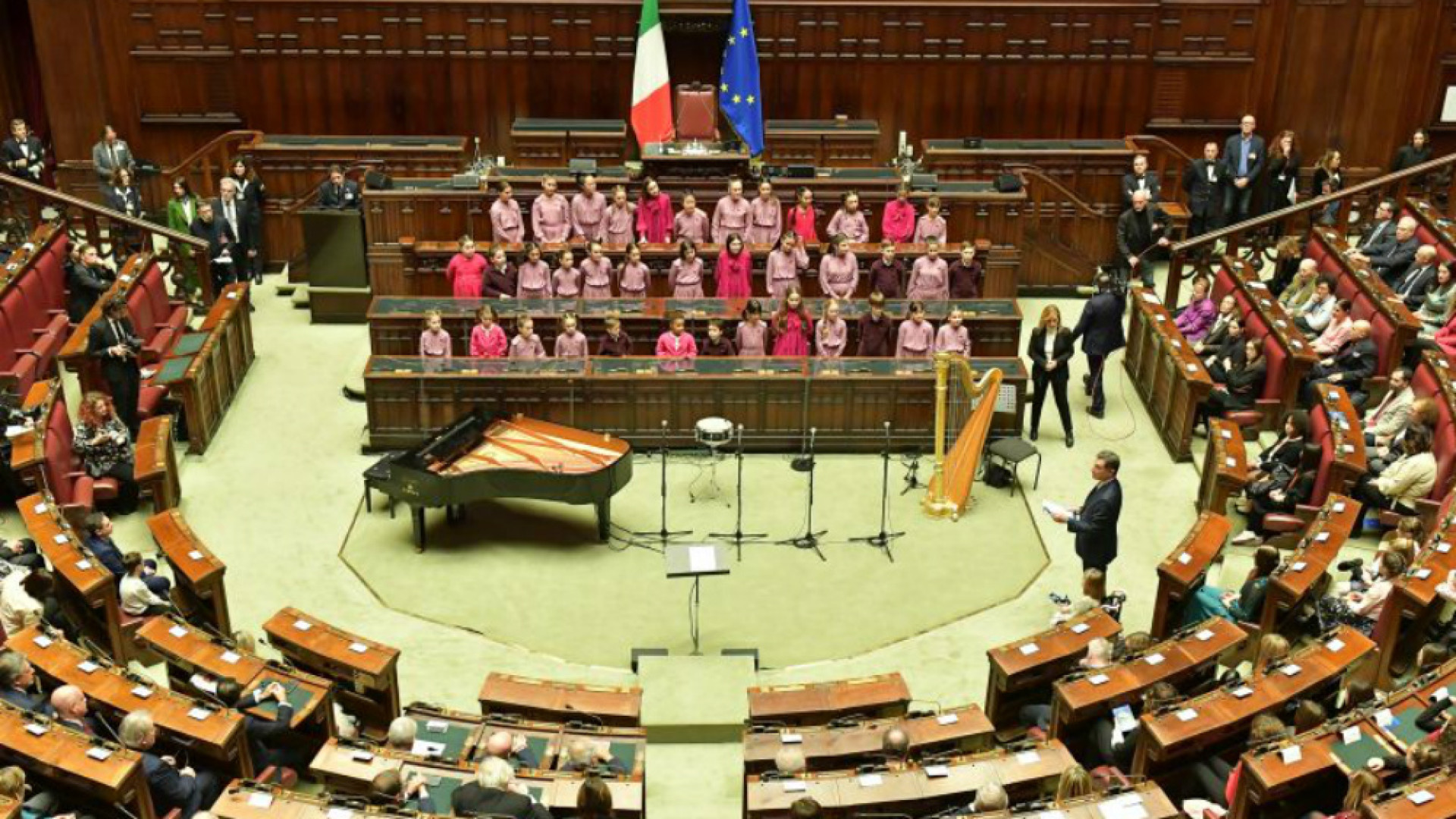 Immagine di Natale e Capodanno tricolore per la musica in “casa Rai”