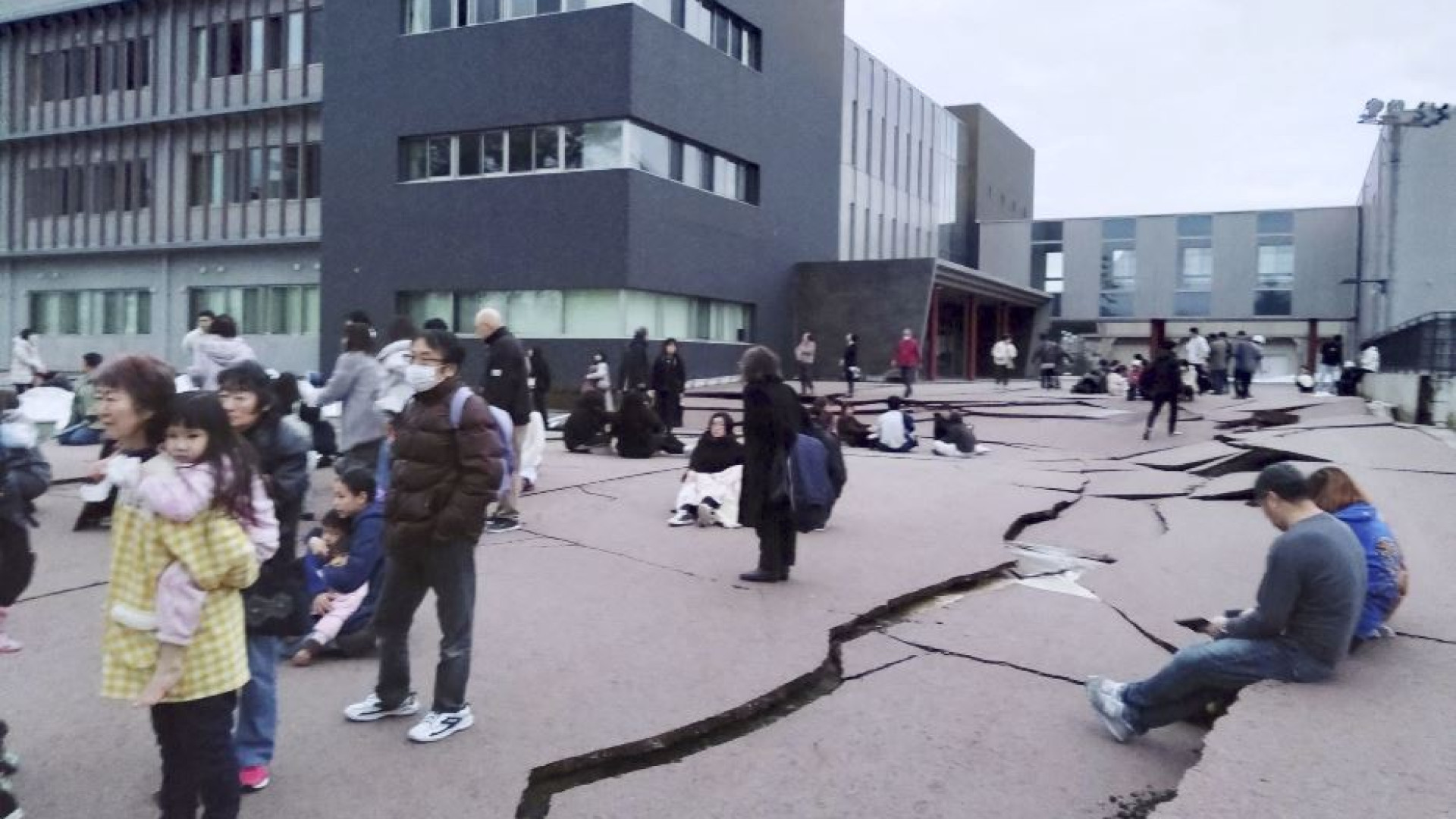 Immagine di Il Giappone resiste alla scossa di 7.6 gradi Richter, ma le vittime salgono a 48