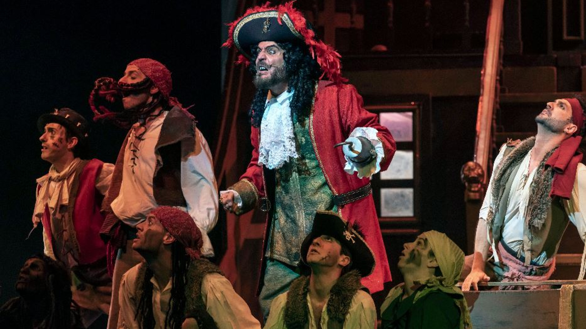 Immagine di La sfida di Giò Di Tonno: "Ora da Capitan Uncino inseguo Peter Pan"