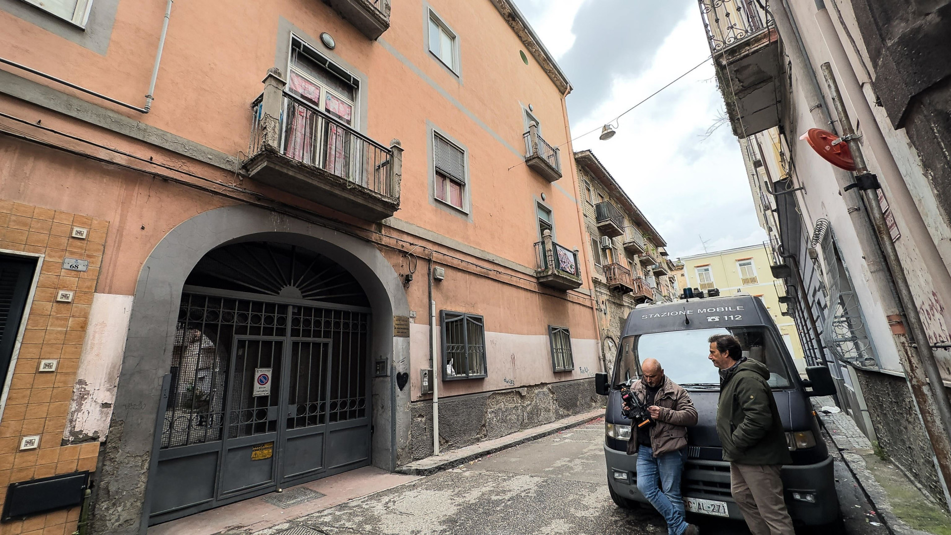 Immagine di Uccisa ad Afragola, fermato un nipote. Il caso delle armi a Napoli