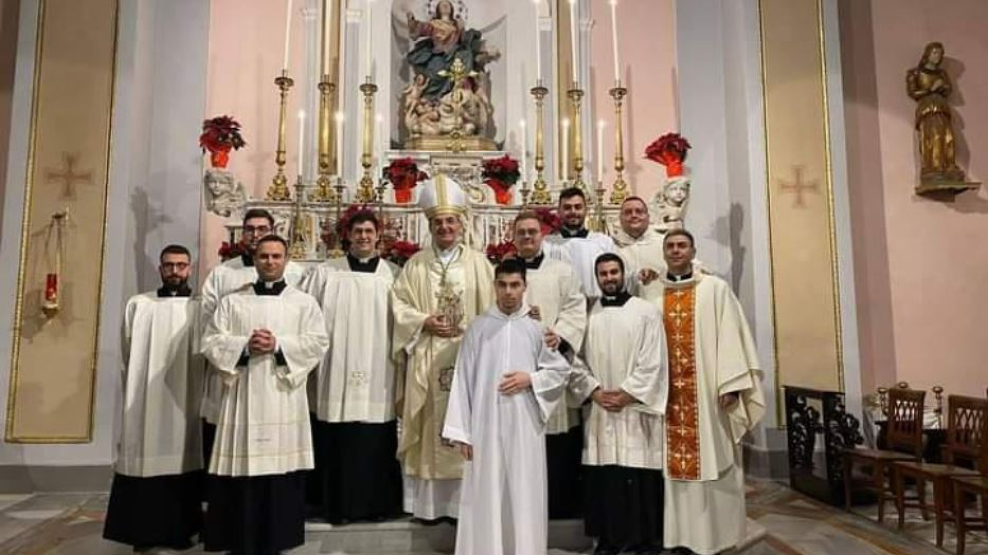 Immagine di Teggiano piange don Donato Romano morto in Cattedrale dopo l’Eucaristia