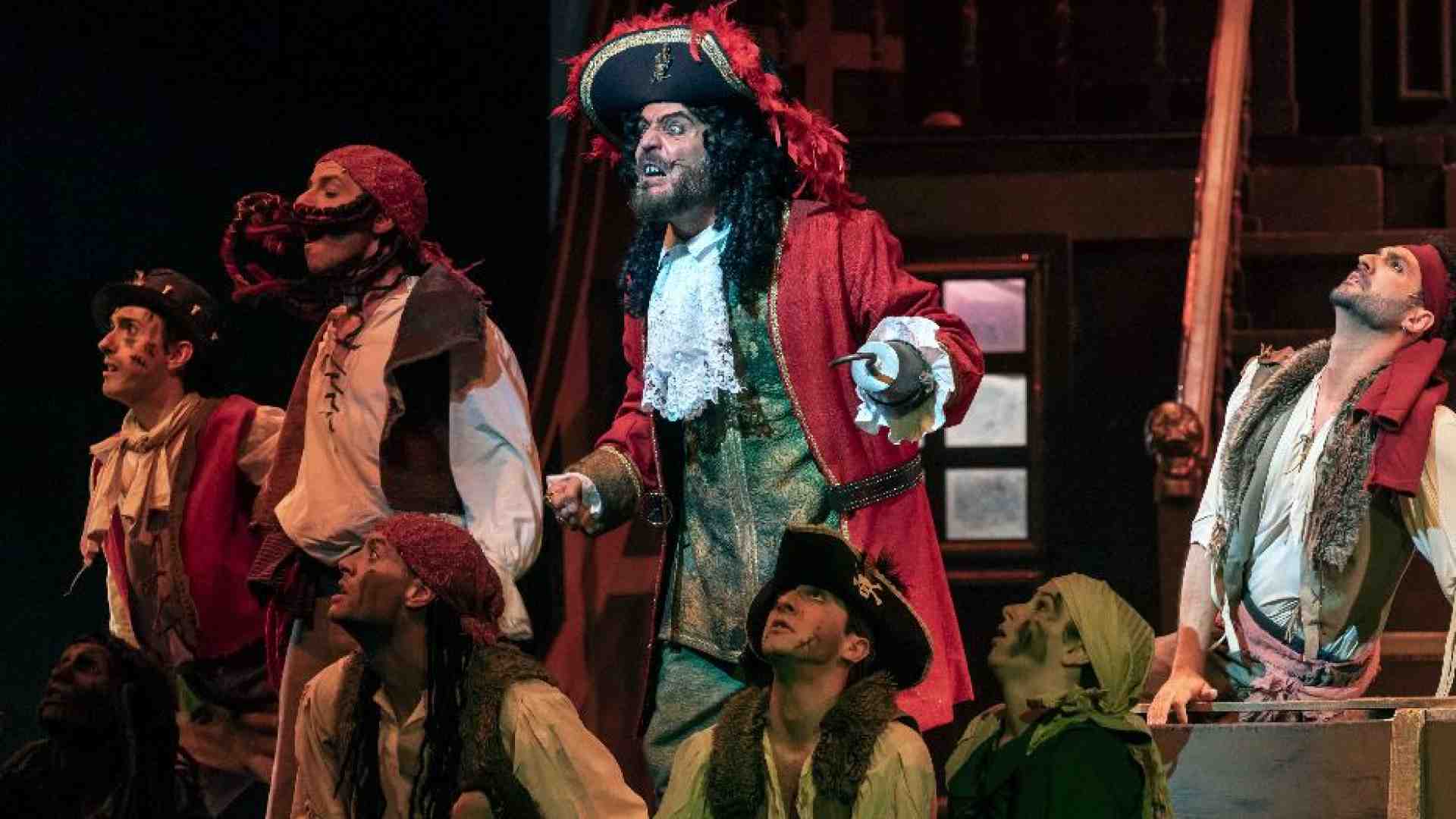 Immagine di La sfida di Giò Di Tonno: "Ora da Capitan Uncino inseguo Peter Pan"