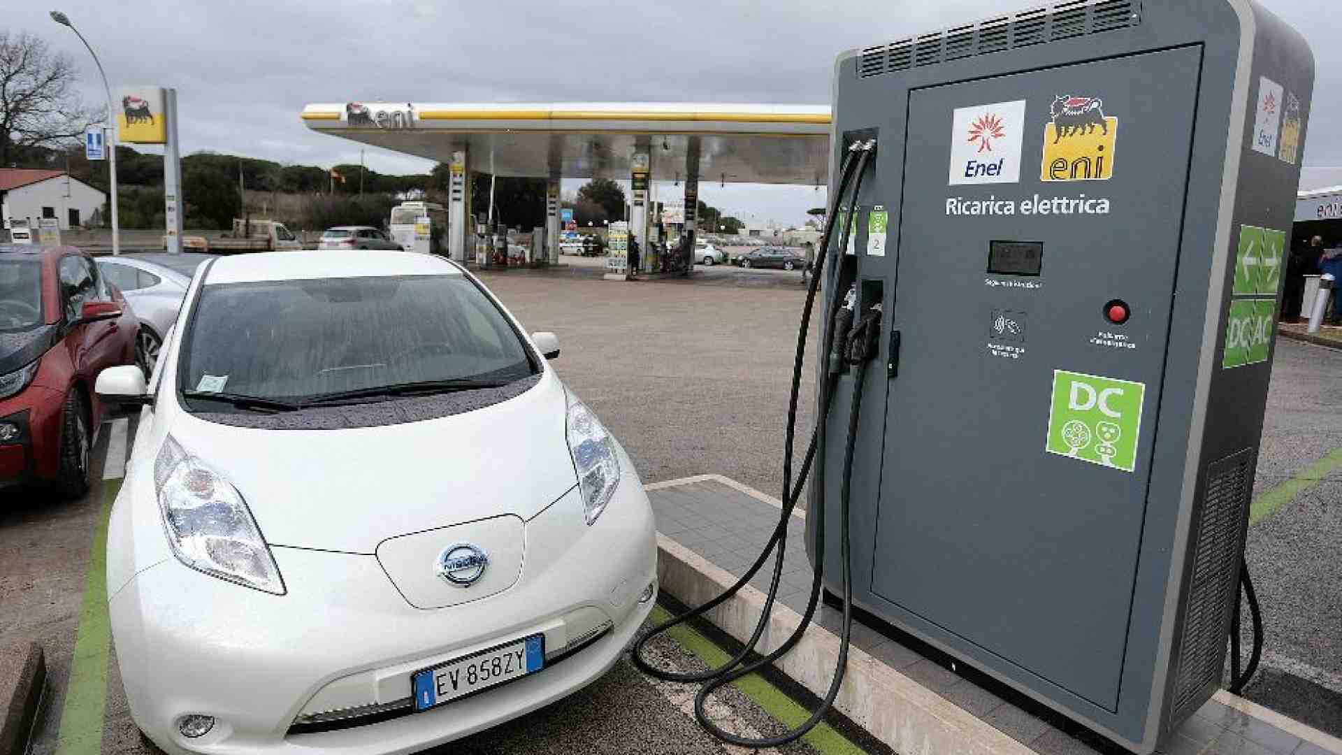 Immagine di Auto elettriche, verso incentivi legati al reddito e al veicolo rottamato
