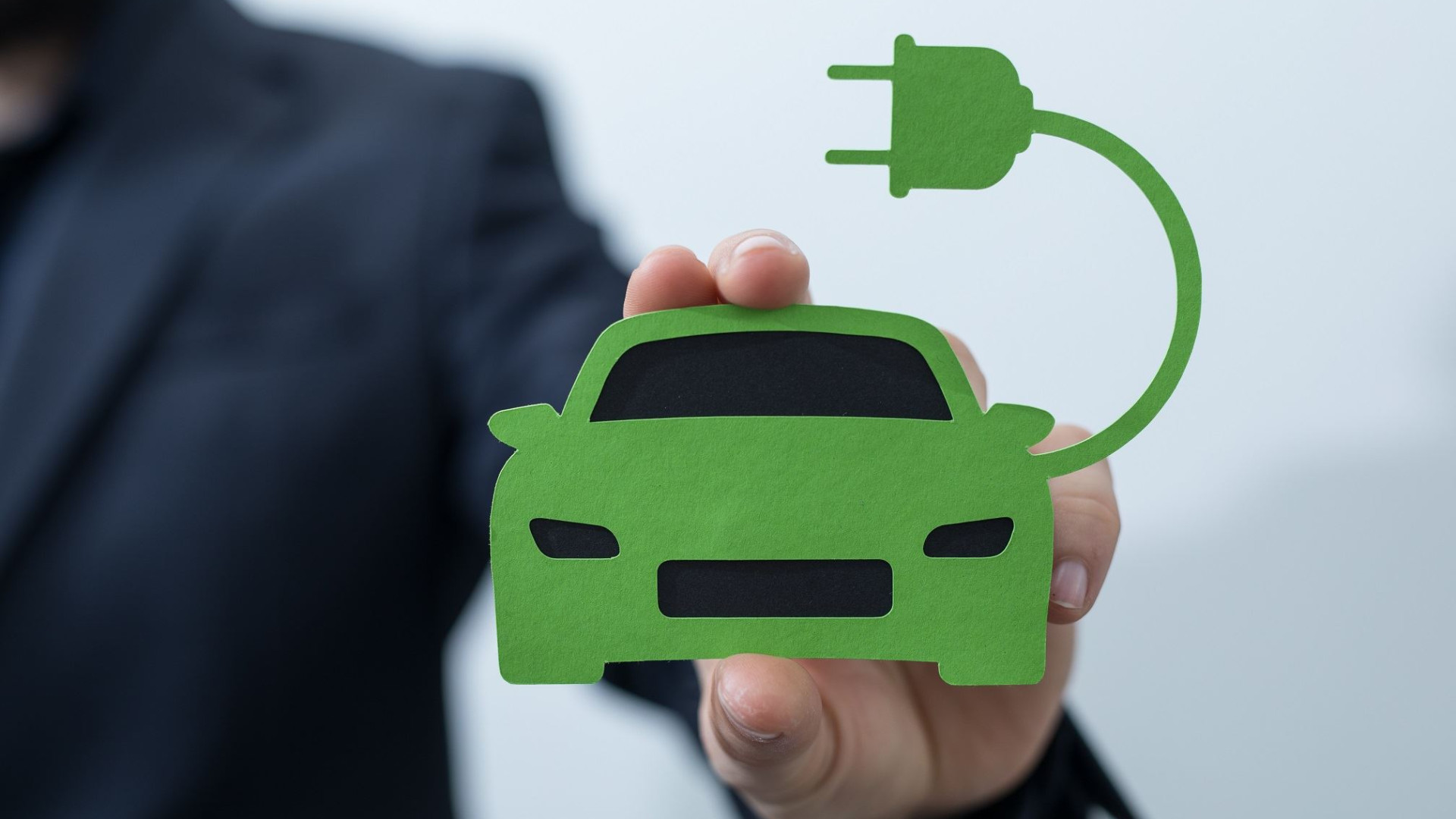 Immagine di "Auto elettriche, irrealizzabili gli obiettivi Ue. Ecco perchè"
