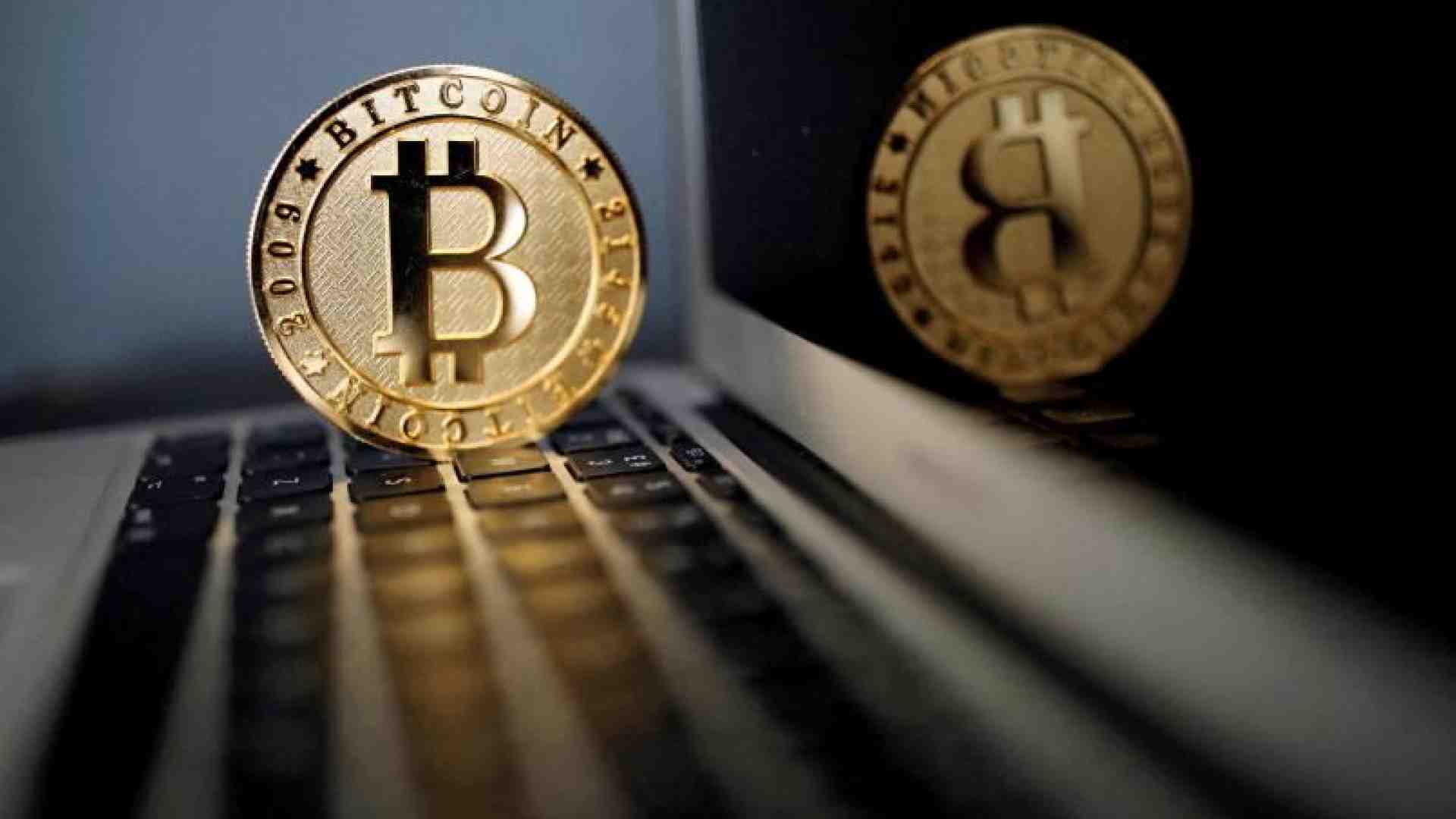 Immagine di Il bitcoin vola ai massimi da 2 anni: il mercato crede al via libera in Borsa