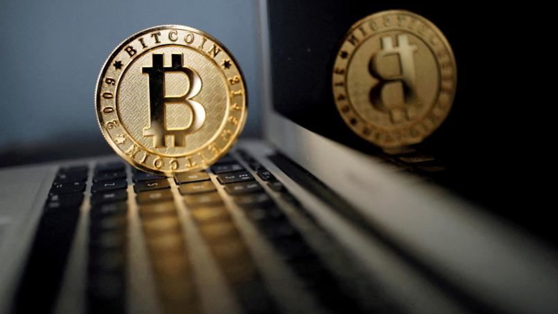 Immagine di Il bitcoin vola ai massimi da 2 anni: il mercato crede al via libera in Borsa
