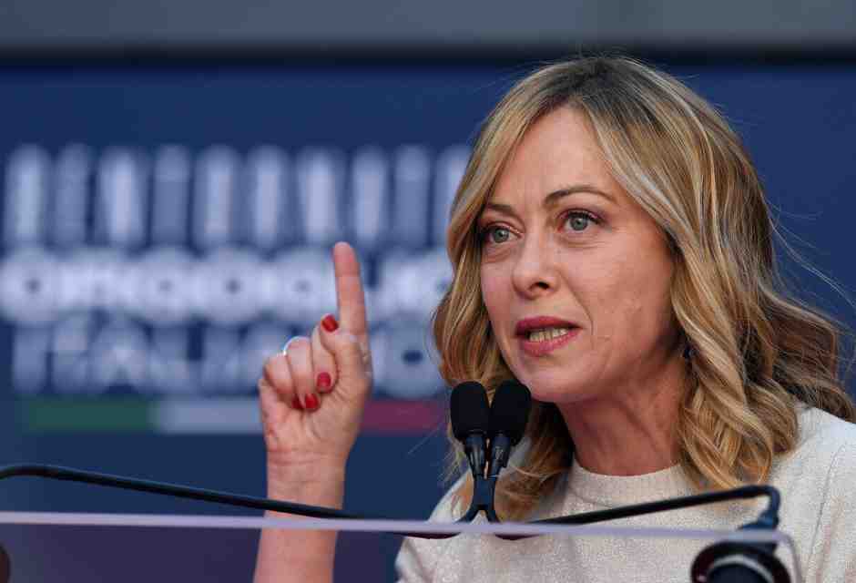 Meloni pronta alla sfida tv con Schlein: indizi per la candidatura alle europee