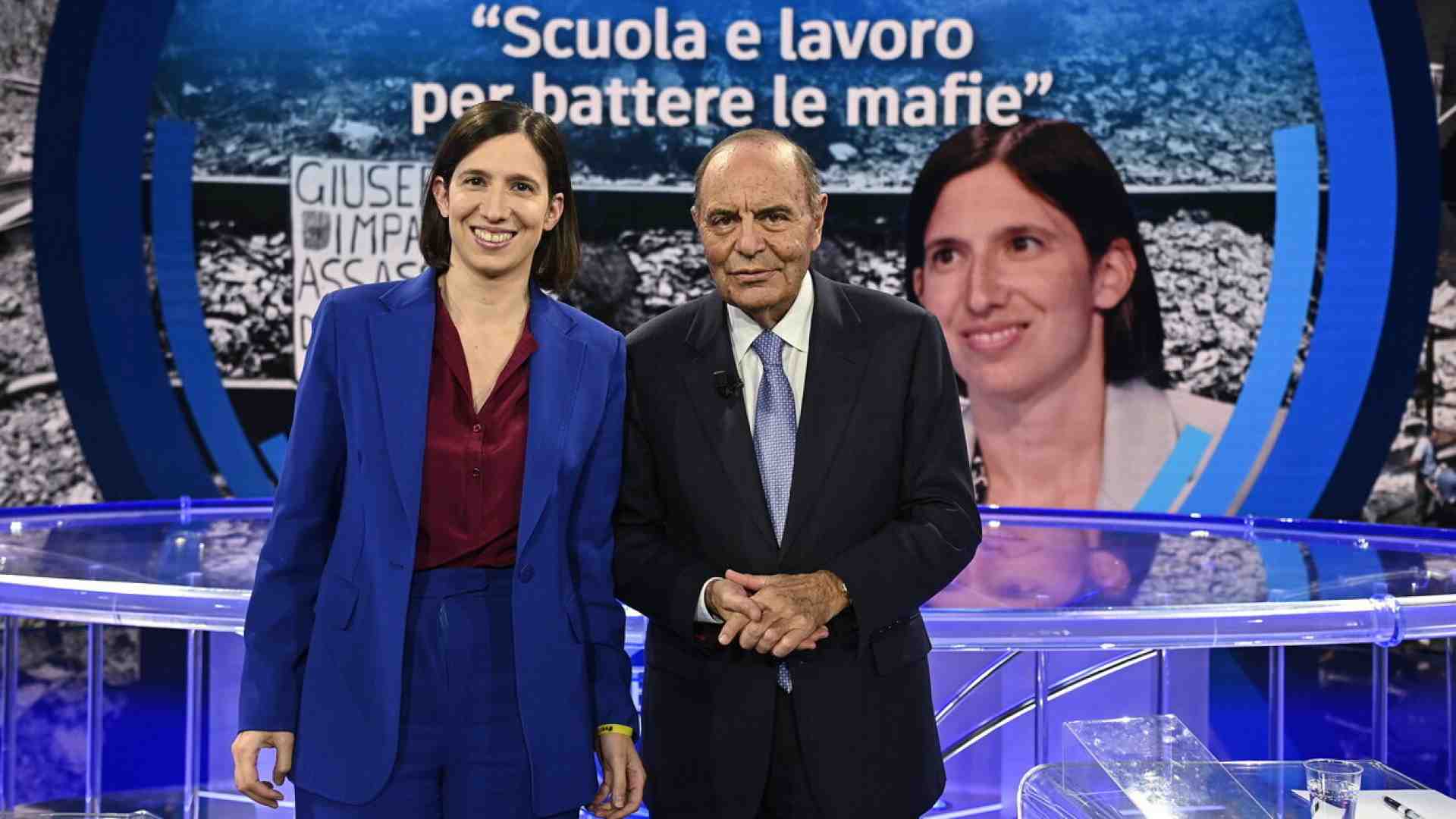 Immagine di Meloni sfida Schlein in tv e alle Europee. Nel Pd Boccia la spinge. Lei ancora tentenna