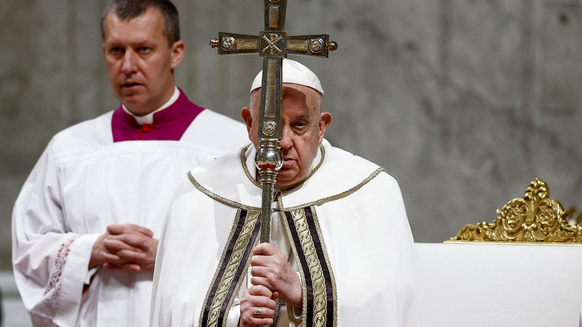 Immagine di Il Papa: «Nei Magi vediamo gli smarriti che trovano Gesù»