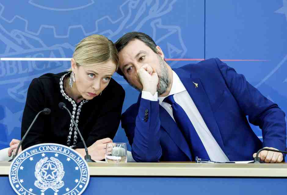 Meloni scippa la Sardegna alla Lega. Salvini: "Così si rompe l'unità"