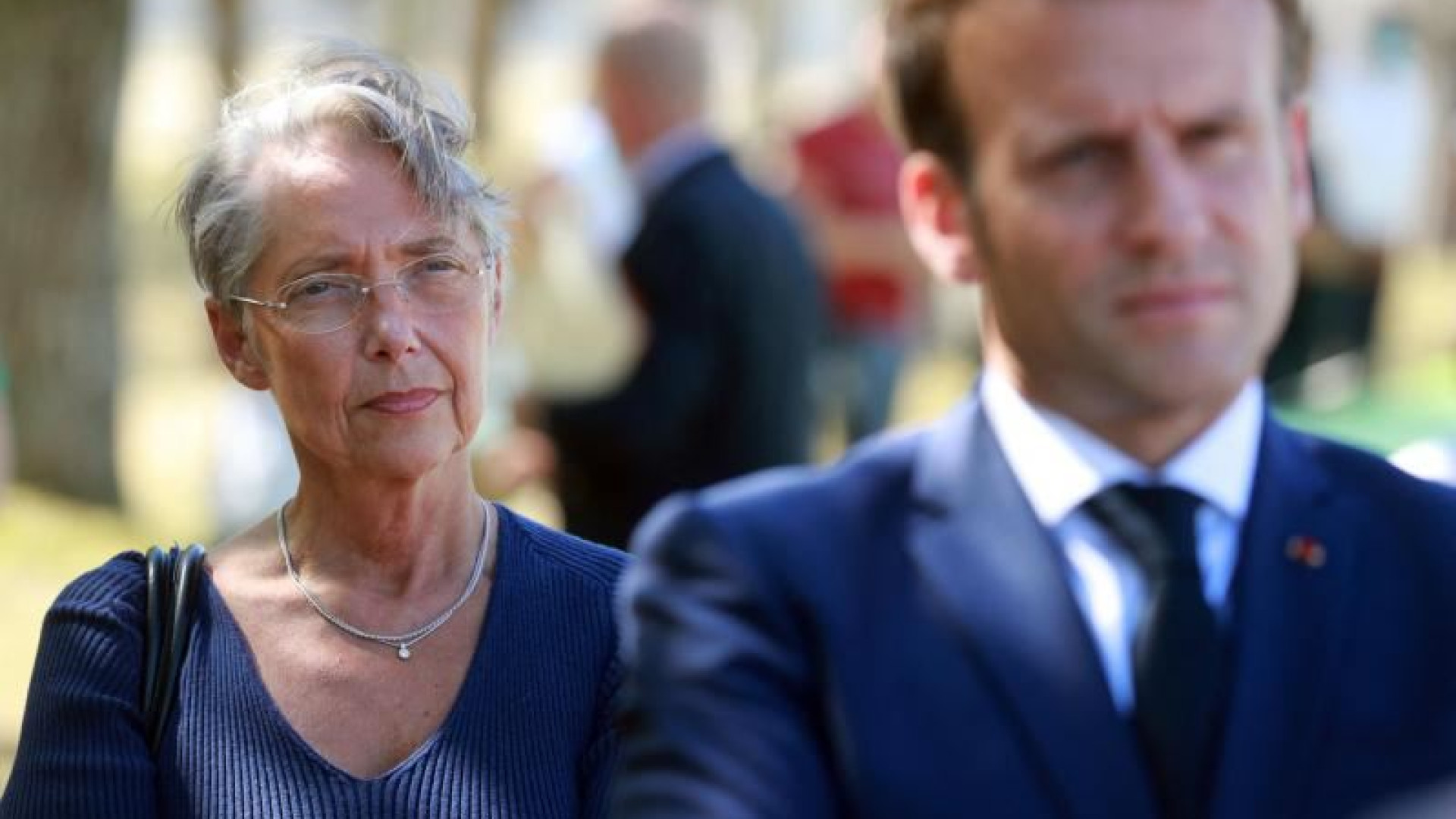 Immagine di Macron «abbandona» Borne: cercasi nuovo premier a Parigi