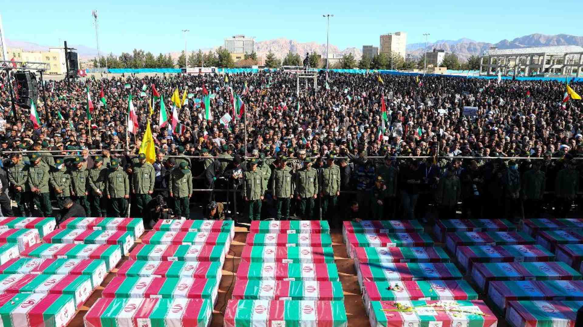 Immagine di Iran, arrestati «tutti i 32 terroristi». La Nobel attacca il governo