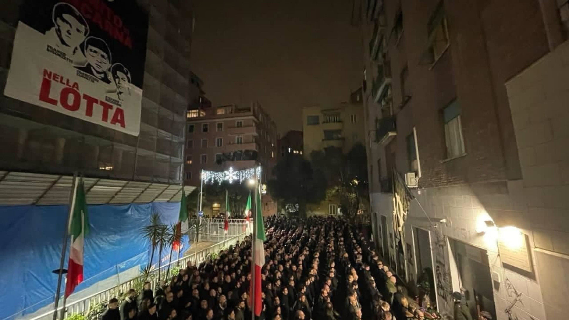 Immagine di Acca Larentia, saluti romani e polemiche per l'anniversario della strage