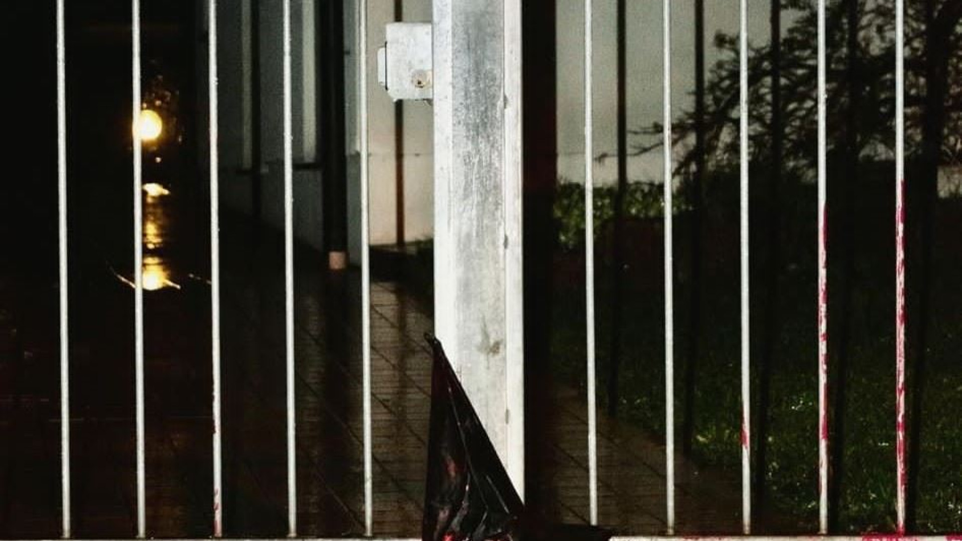 Immagine di Letame e offese davanti alla sede del Cav di Padova