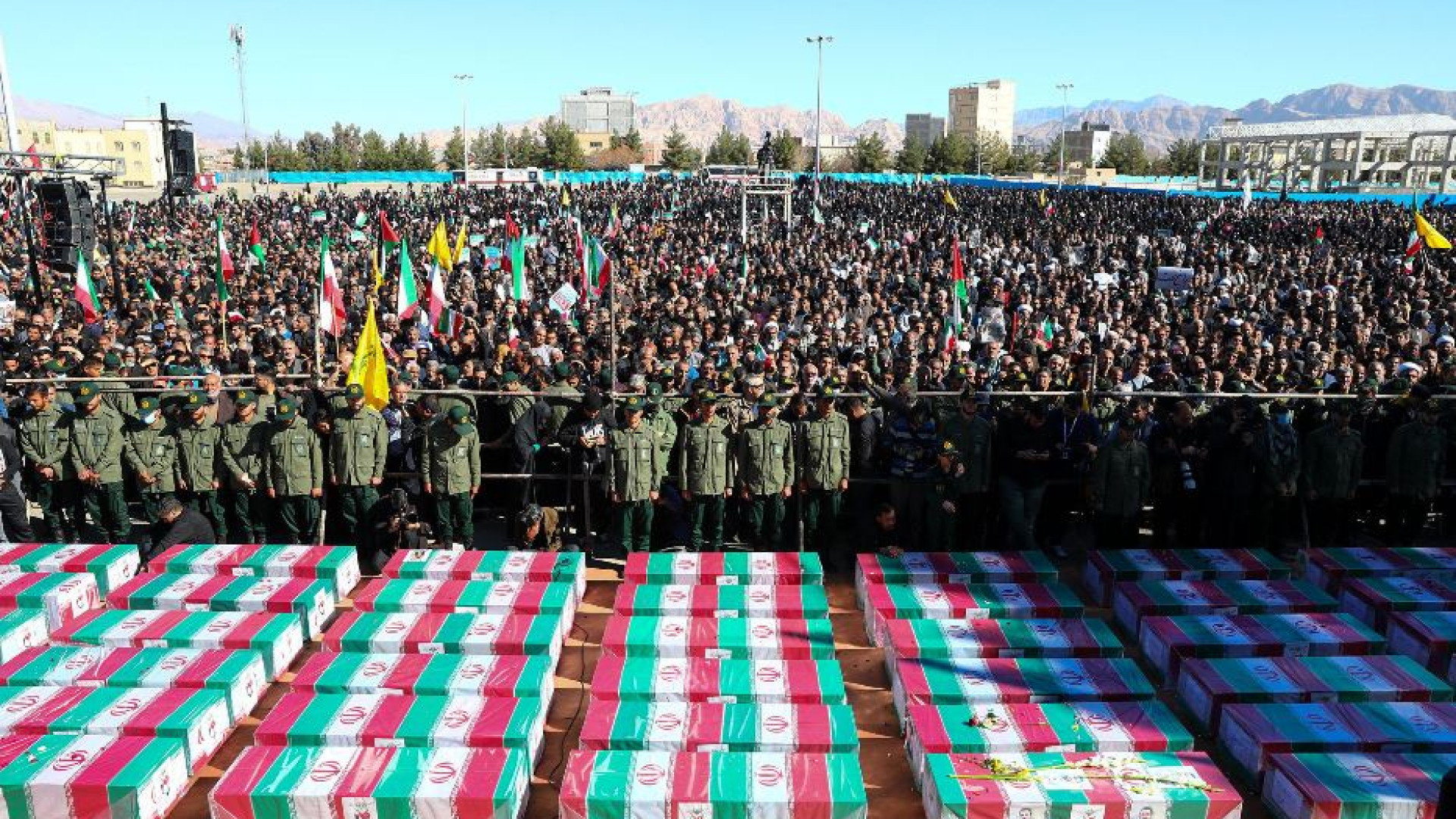 Immagine di Iran, arrestati «tutti i 32 terroristi». La Nobel attacca il governo