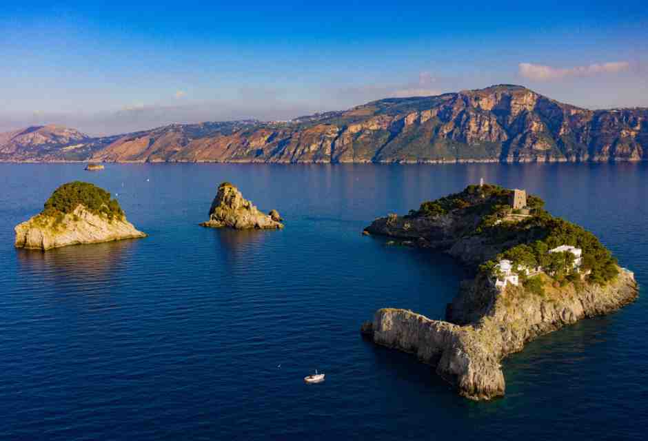 L'isola di Li Galli - foto da travelamalficoast.it