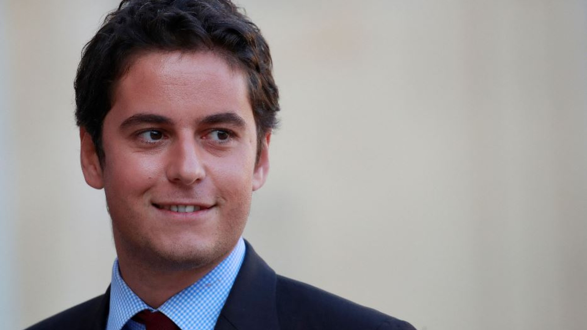 Immagine di Macron ha scelto: è il giovanissimo Attal il nuovo premier. Ecco chi è