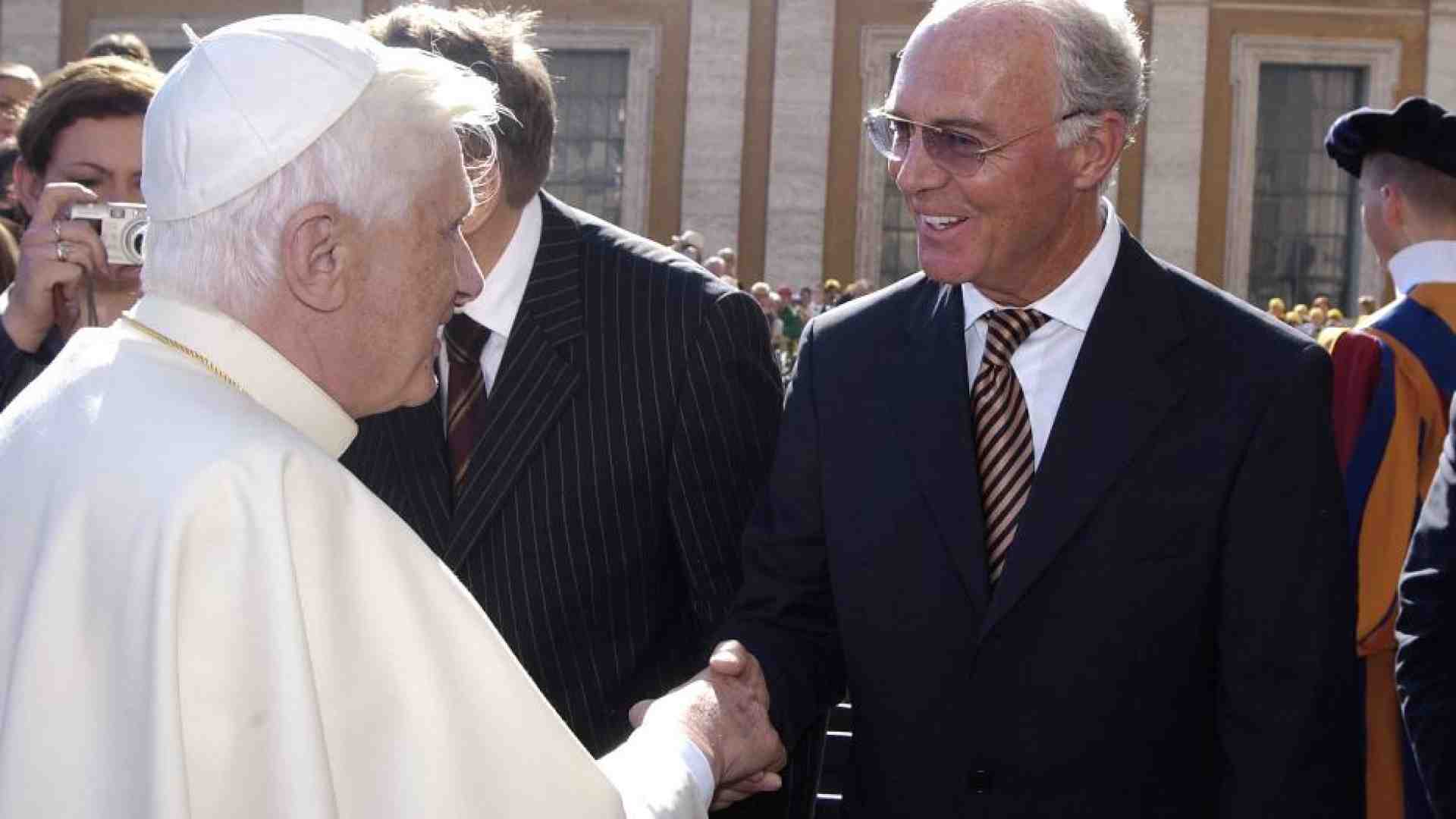 Immagine di Beckenbauer e l'incontro con papa Ratzinger: «Il più bello della mia vita»