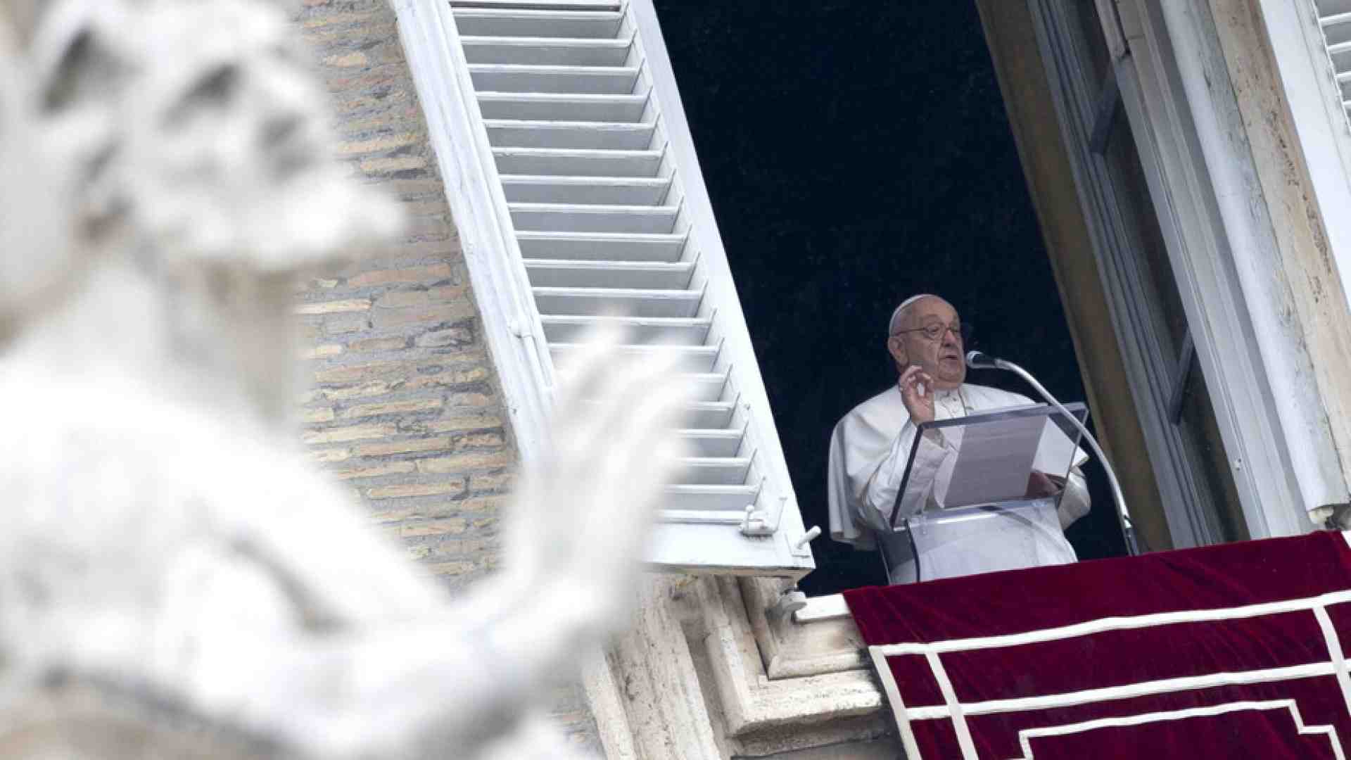 Immagine di Il Papa è in via di scioglimento come le montagne