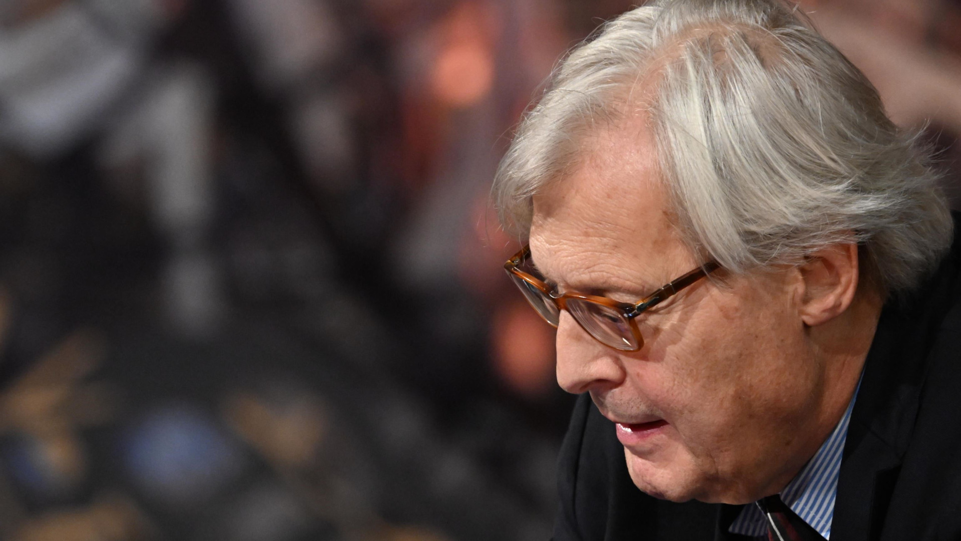 Immagine di Sgarbi indagato per furto di beni culturali, ma lui nega