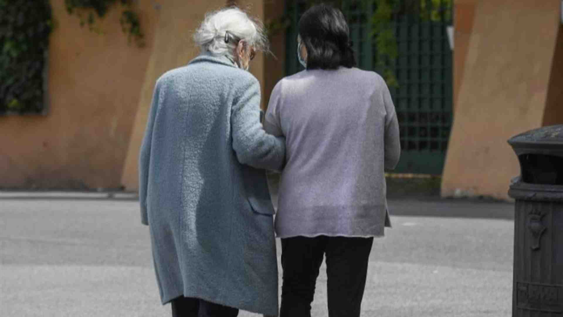 Immagine di Quasi 900mila colf e badanti, ma sono insufficienti