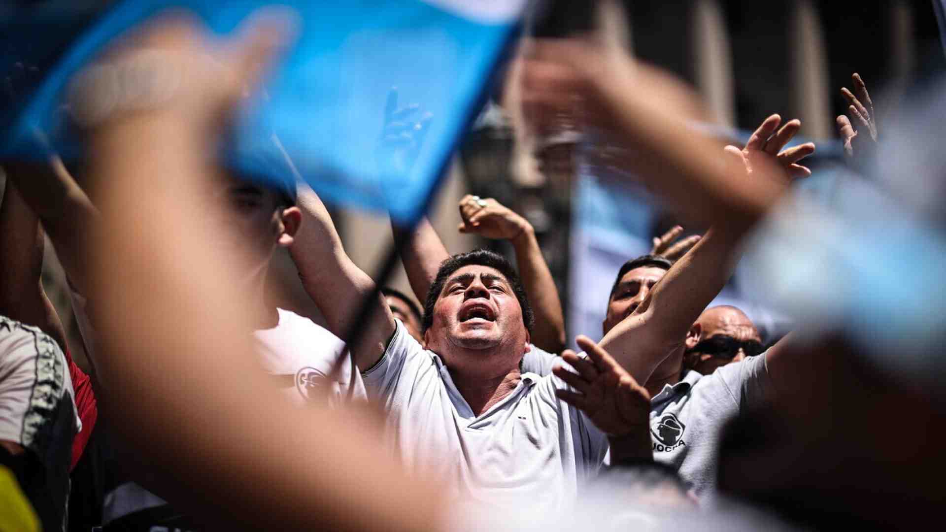 Immagine di Guardare Milei per capire perché il bipolarismo italiano è morto