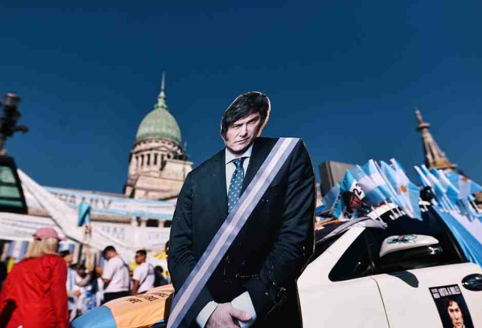 &nbsp;Un cartonato di Javier Milei in Argentina - foto Ansa