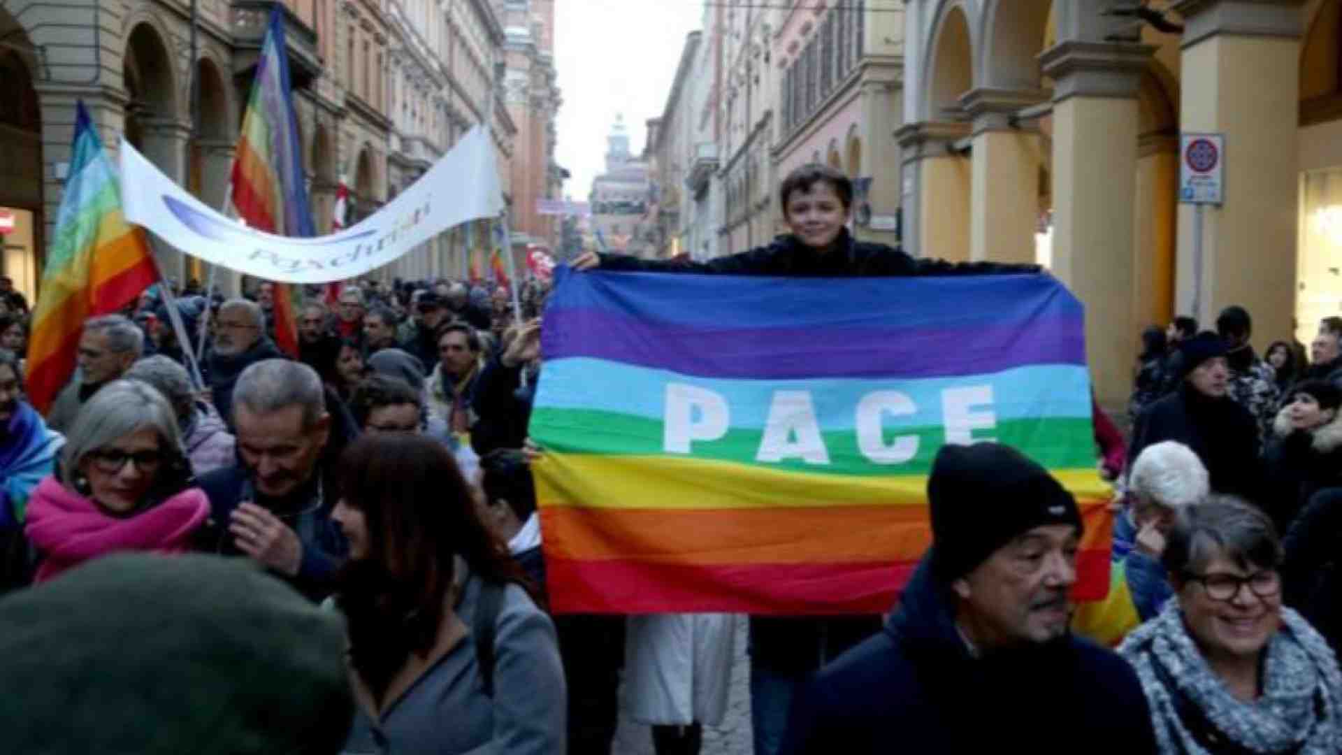 Immagine di Cresce il popolo della pace: «La guerra non risolve, perdono tutti»