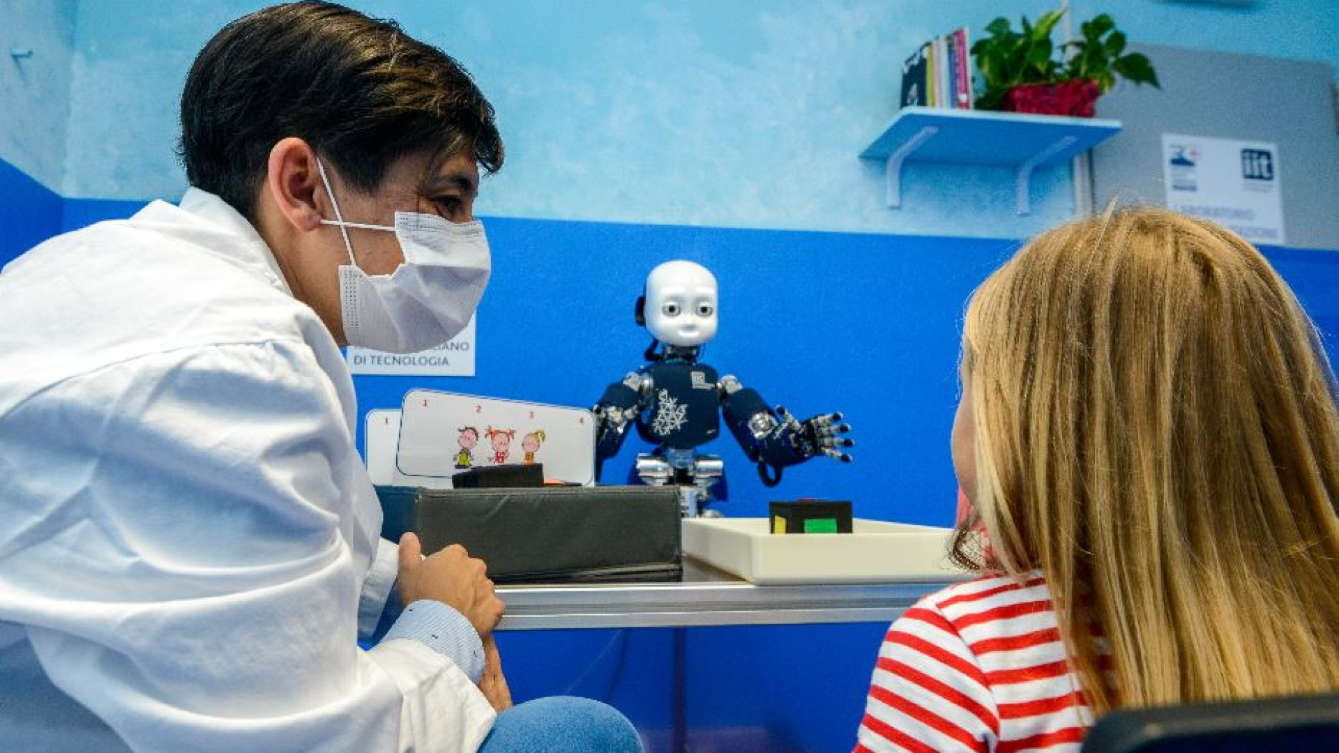 Immagine di Il nuovo amico dei bambini con autismo? Il robottino iCub