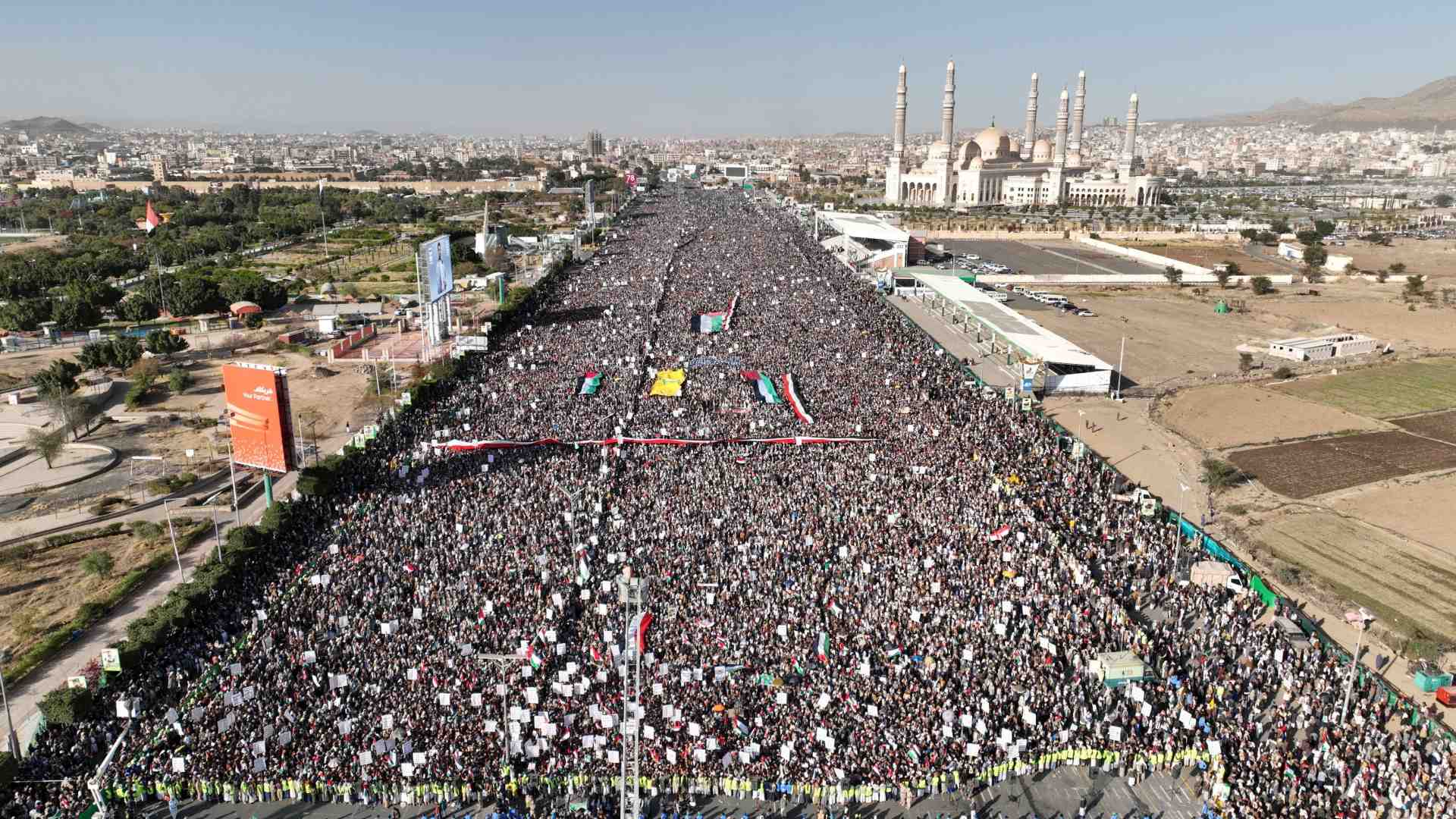 Immagine di Yemen, la rabbia degli Houthi va in piazza a Sanaa: «Ci vendicheremo»