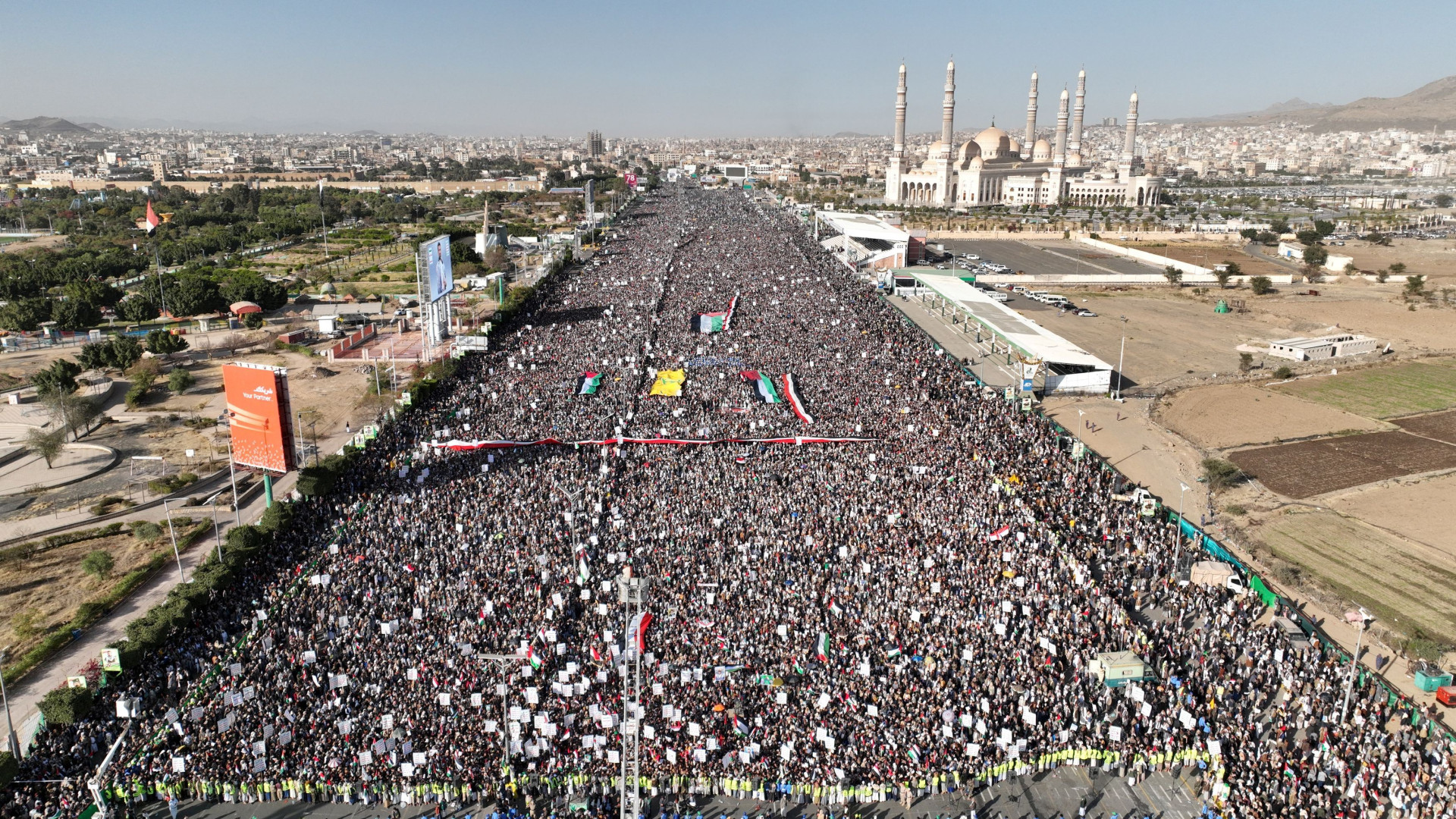 Immagine di Yemen, la rabbia degli Houthi va in piazza a Sanaa: «Ci vendicheremo»