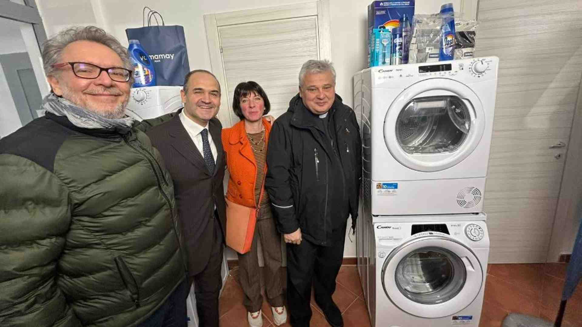 Immagine di A Napoli la “lavanderia del Papa”. Krajewski: «Il volto della misericordia»