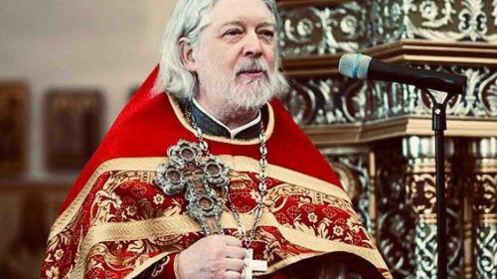 Immagine di Chi è il sacerdote che sfida Putin. Già 8mila russi mobilitati per difenderlo