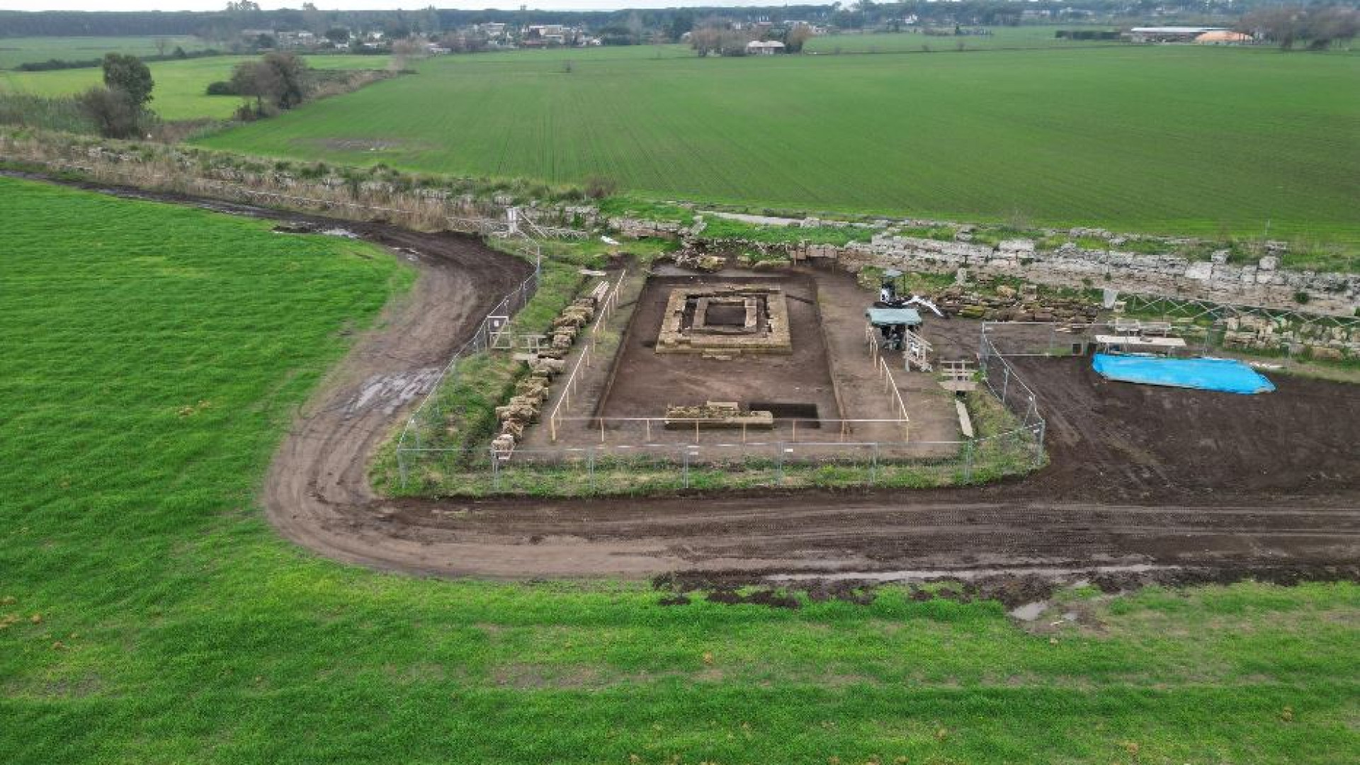 Immagine di Nuova scoperta a Paestum: svelati altri due templi dorici