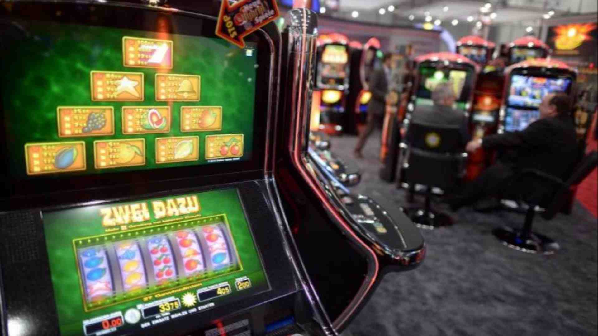 Immagine di Azzardo, nel 2023 spesi 150 miliardi. Così le slot divorano il nostro tempo