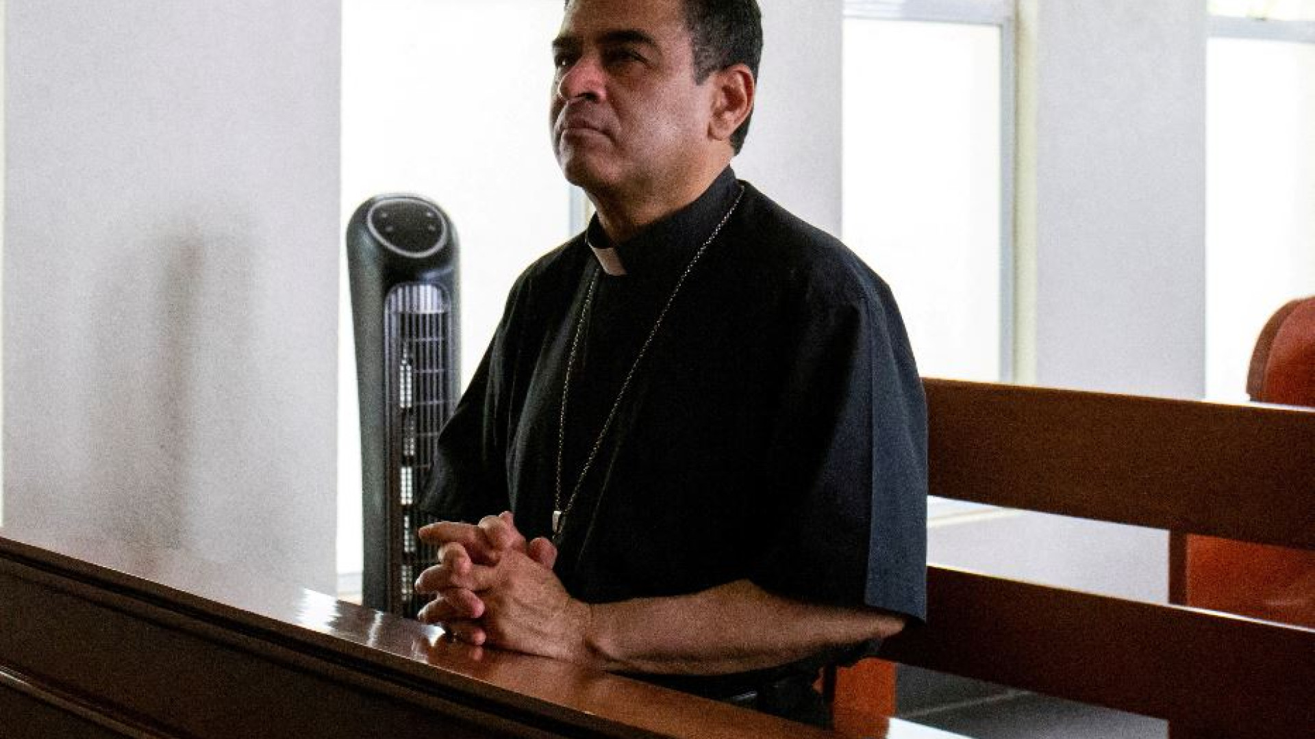 Immagine di Nicaragua, il vescovo Álvarez e altri sacerdoti scarcerati ed esiliati